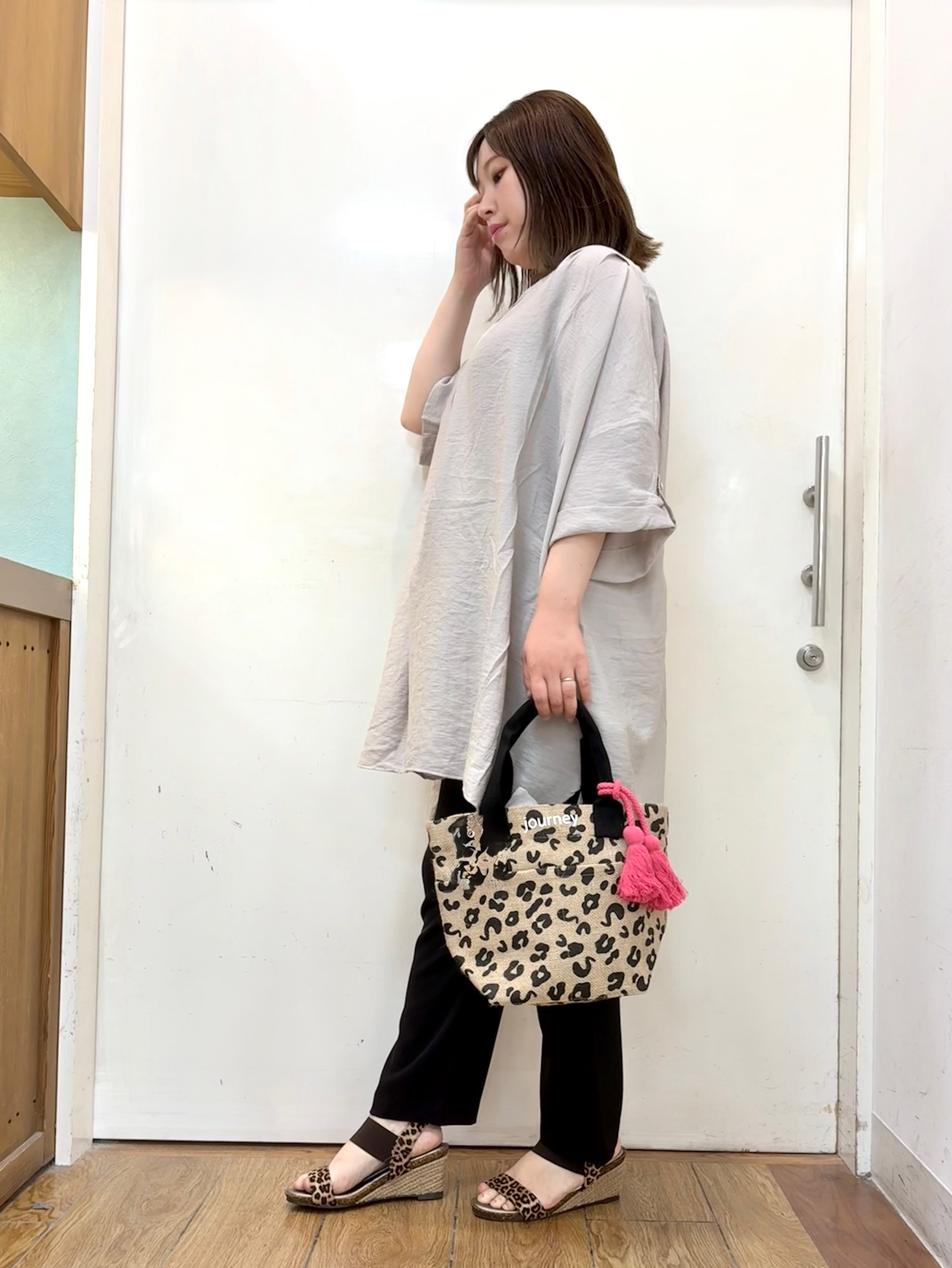 だいわさんの「SHOO･LA･RUE｜【ひんやり/S-LL/洗濯機可】体型カバー叶える 大人のゆるドルマンチュニック」を使ったコーディネート