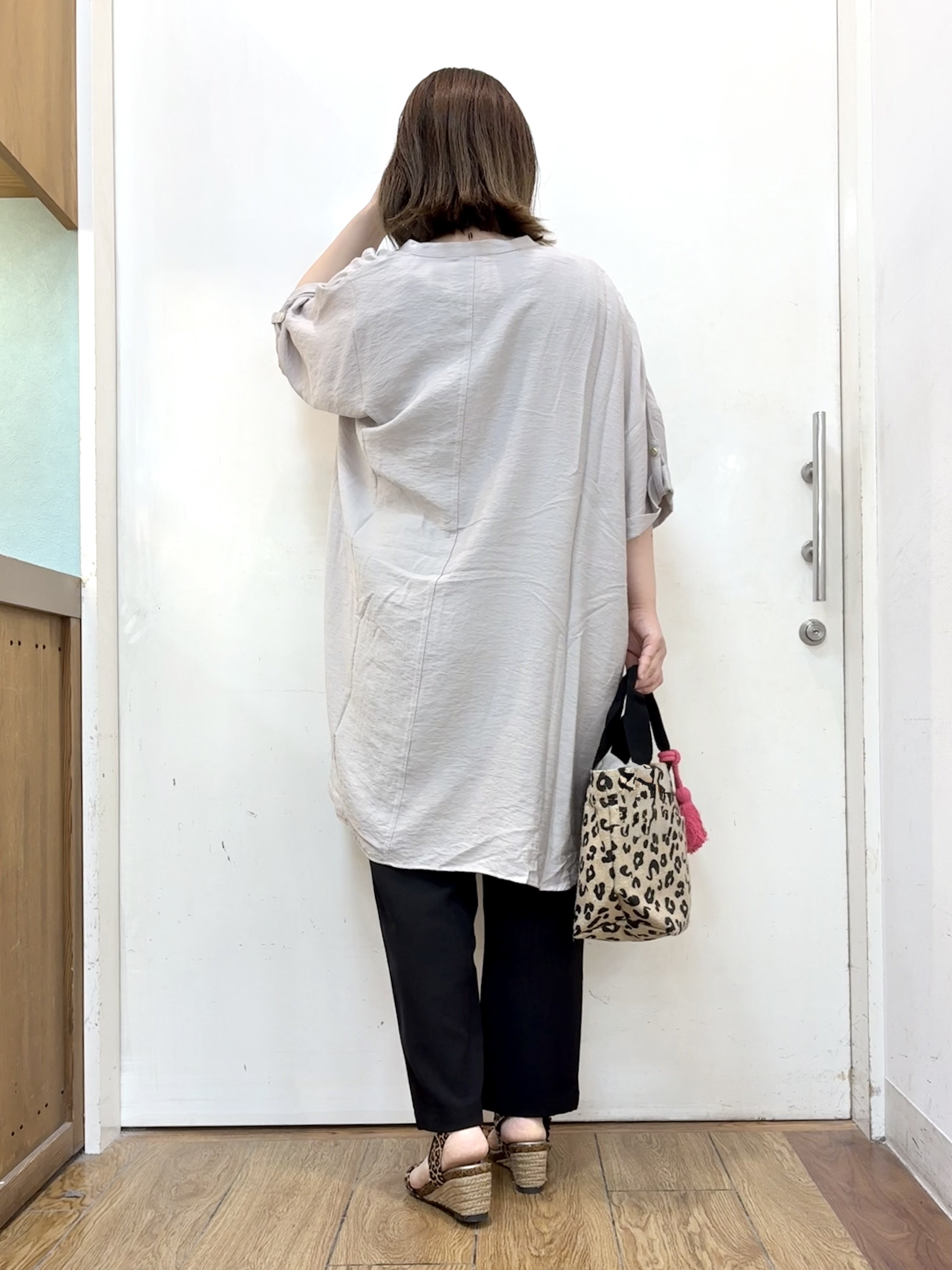 だいわさんの「SHOO･LA･RUE｜【ひんやり/S-LL/洗濯機可】体型カバー叶える 大人のゆるドルマンチュニック」を使ったコーディネート