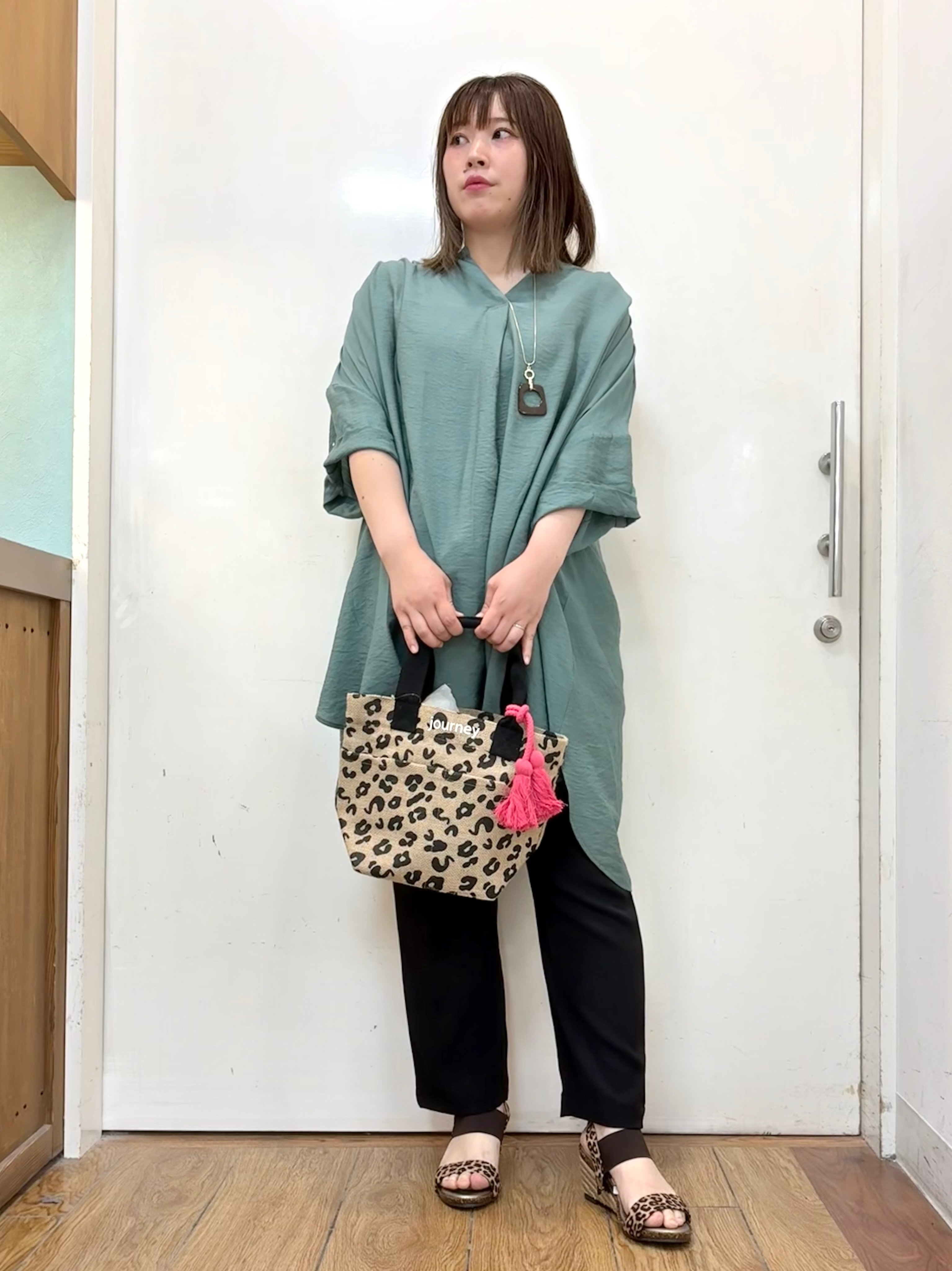 だいわさんの「SHOO･LA･RUE｜【ひんやり/S-LL/洗濯機可】体型カバー叶える 大人のゆるドルマンチュニック」を使ったコーディネート