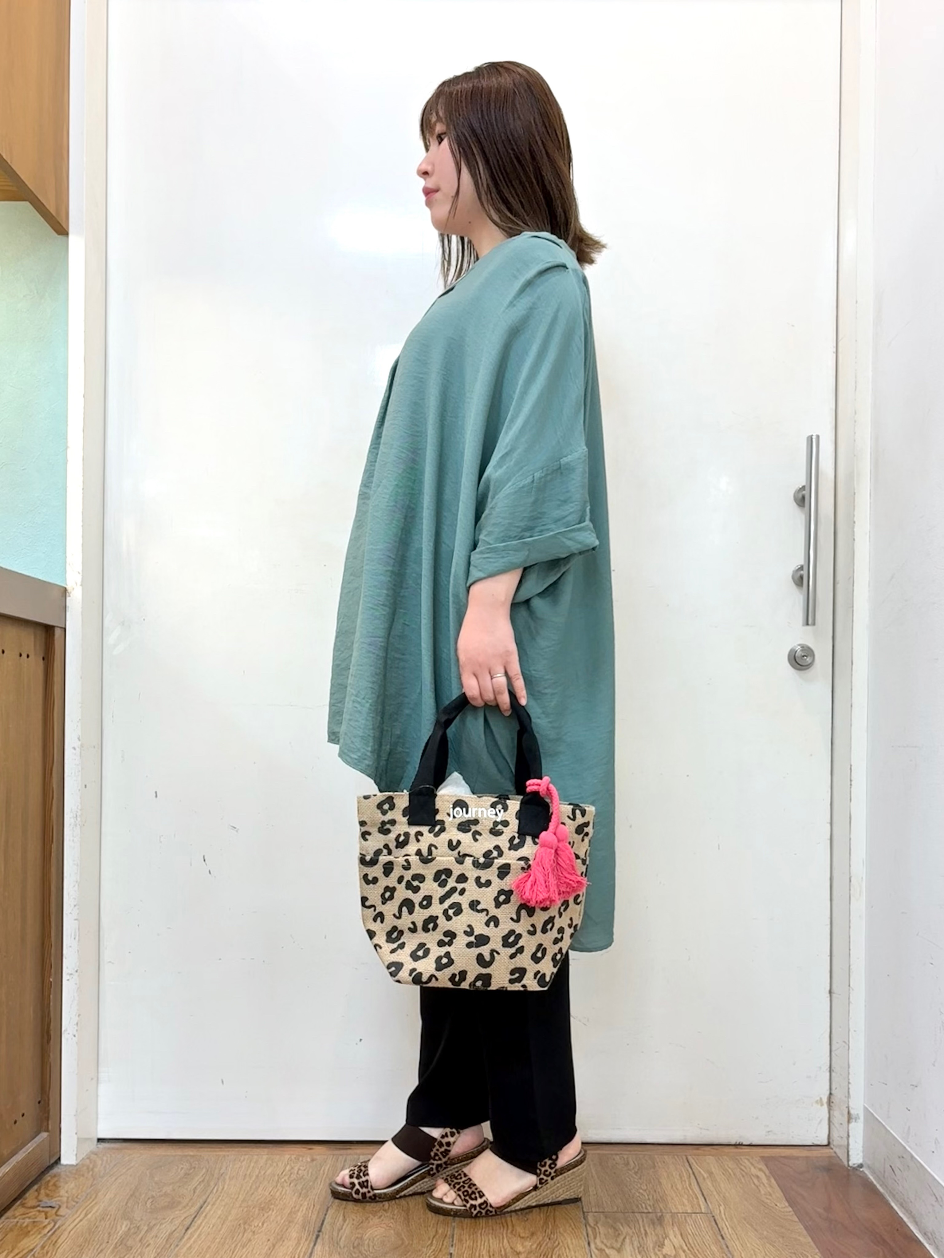 だいわさんの「SHOO･LA･RUE｜【ひんやり/S-LL/洗濯機可】体型カバー叶える 大人のゆるドルマンチュニック」を使ったコーディネート