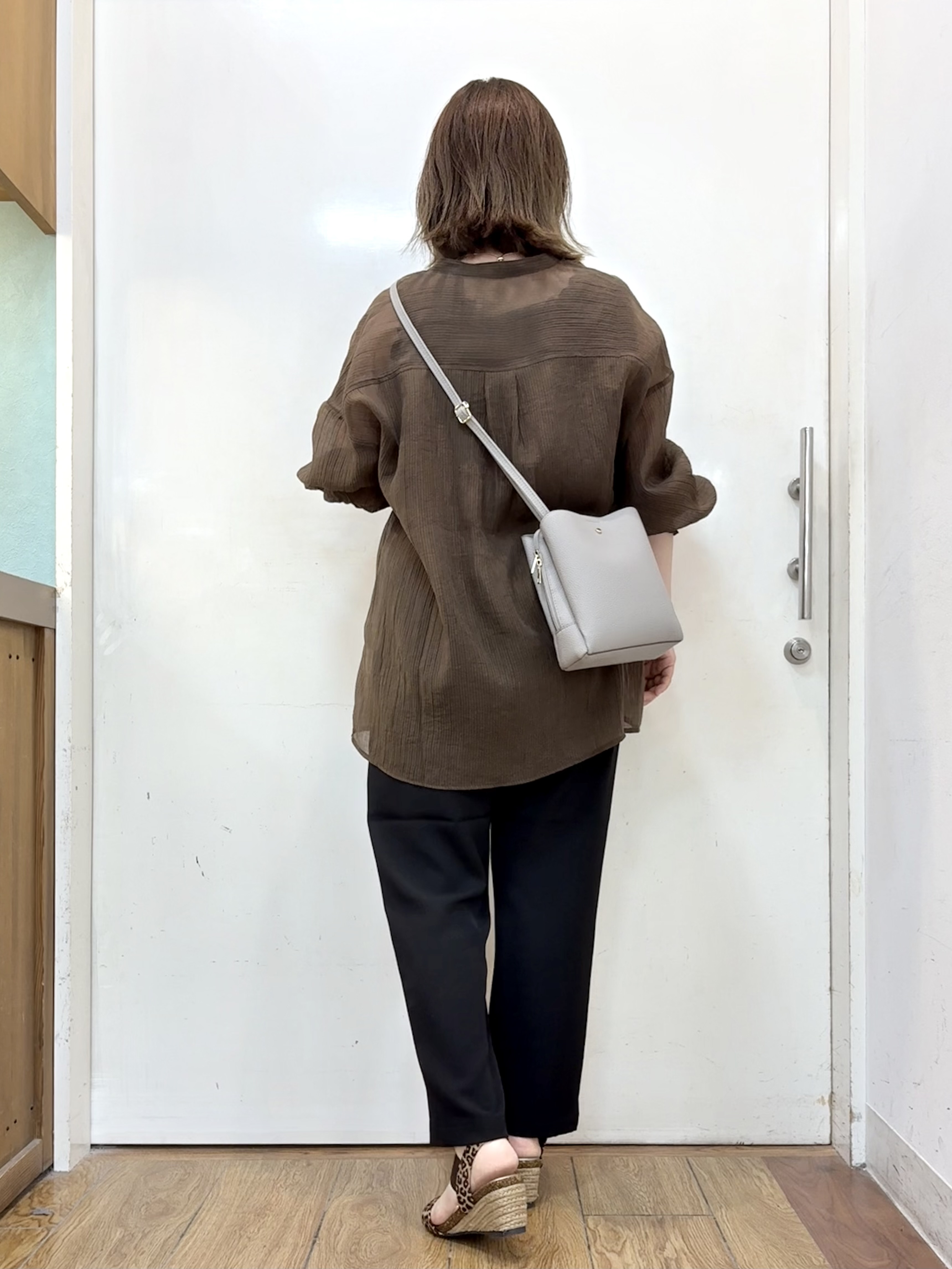 だいわさんの「SHOO･LA･RUE｜【S-LL】大人のシアー感 風合い楽しむバンドカラーシャツ」を使ったコーディネート