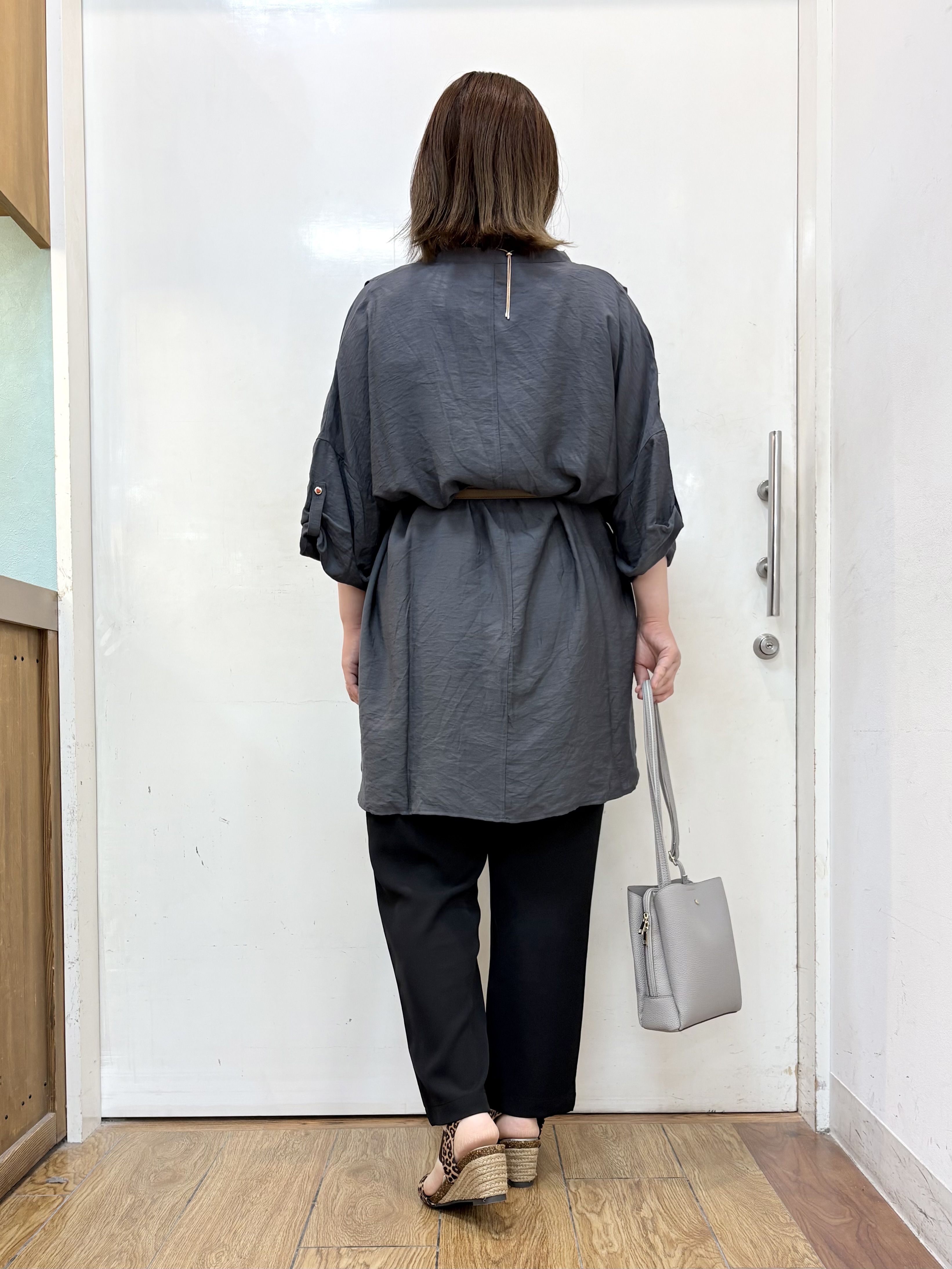 だいわさんの「SHOO･LA･RUE｜【ひんやり/S-LL/洗濯機可】体型カバー叶える 大人のゆるドルマンチュニック」を使ったコーディネート
