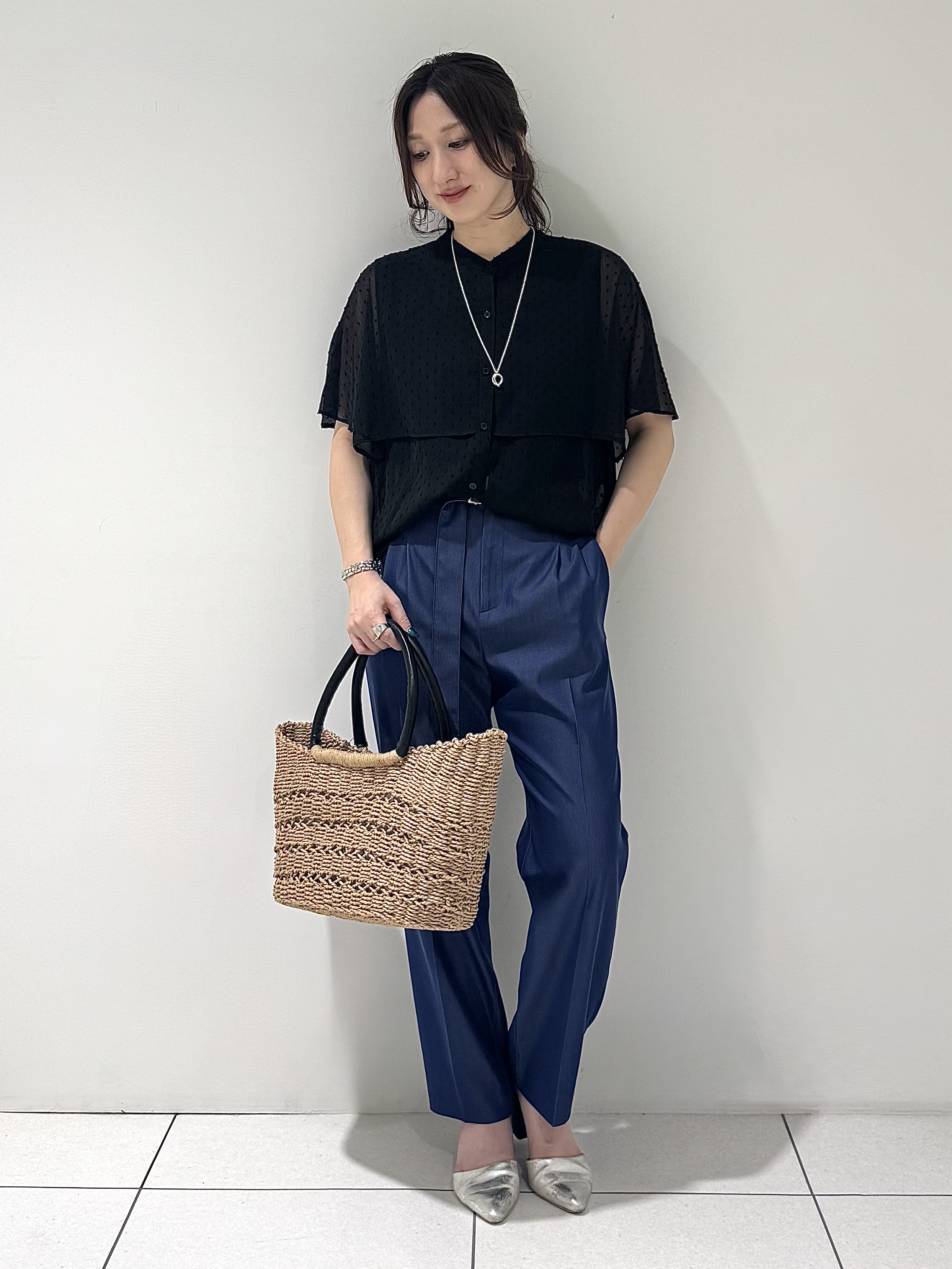 そんさんの「INDIVI｜【洗える／ドットモチーフ】ケープスリーブブラウス」を使ったコーディネート