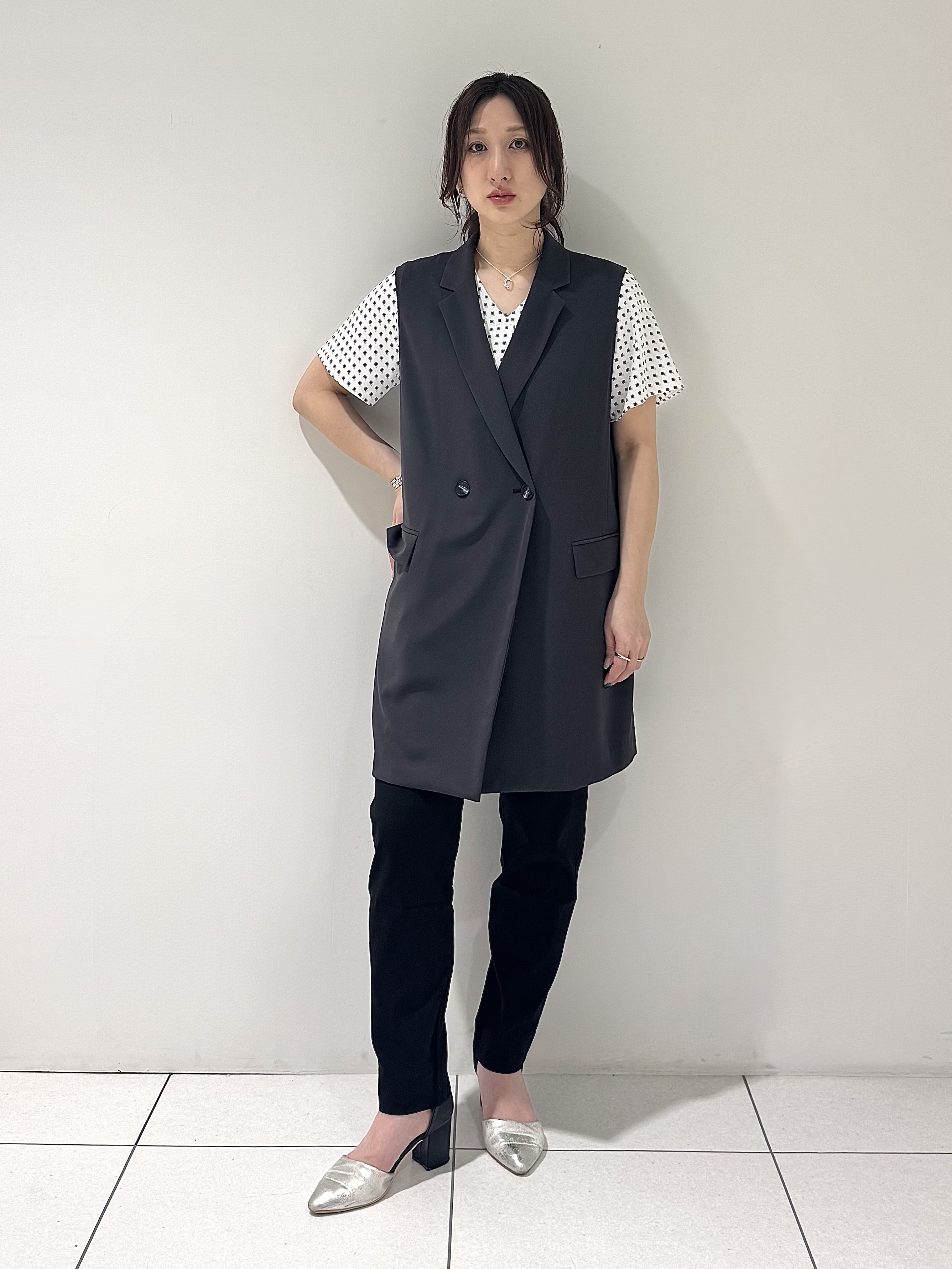 そんさんの「INDIVI｜【さらに軽く軽快！／着る日傘】颯爽ジレジャケット」を使ったコーディネート