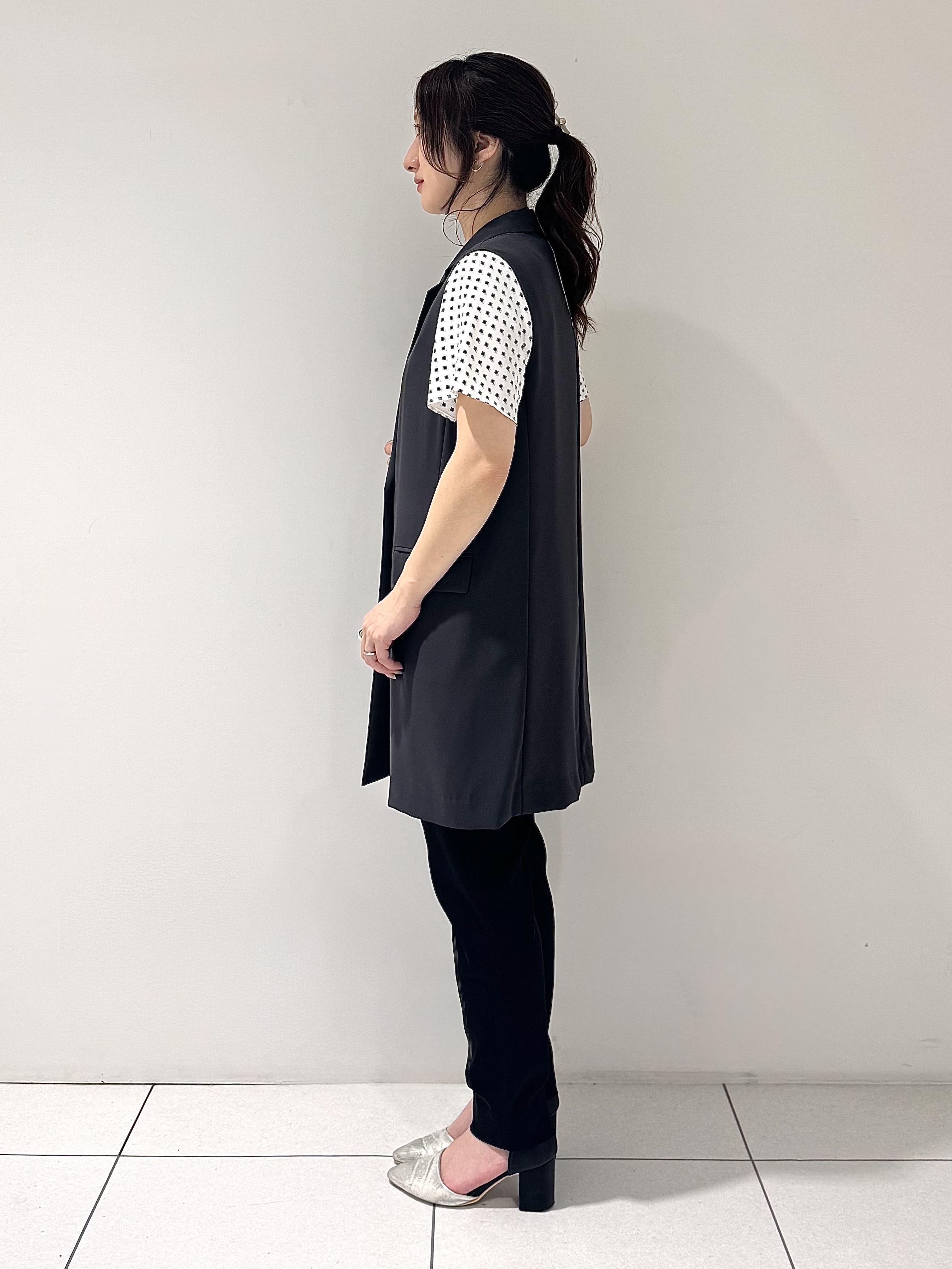 そんさんの「INDIVI｜【さらに軽く軽快！／着る日傘】颯爽ジレジャケット」を使ったコーディネート