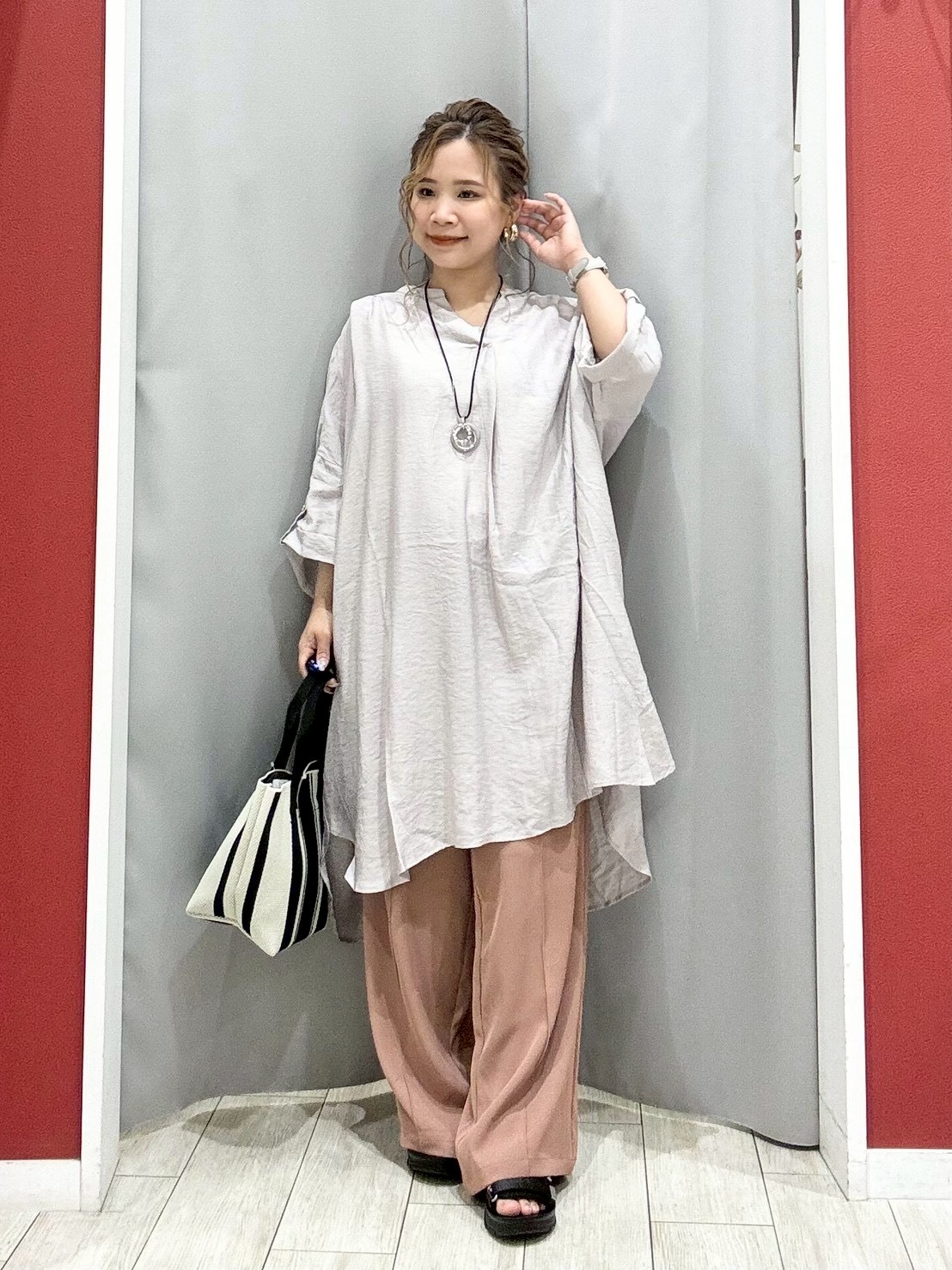 shioさんの「SHOO･LA･RUE｜【ひんやり/S-LL/洗濯機可】体型カバー叶える 大人のゆるドルマンチュニック」を使ったコーディネート