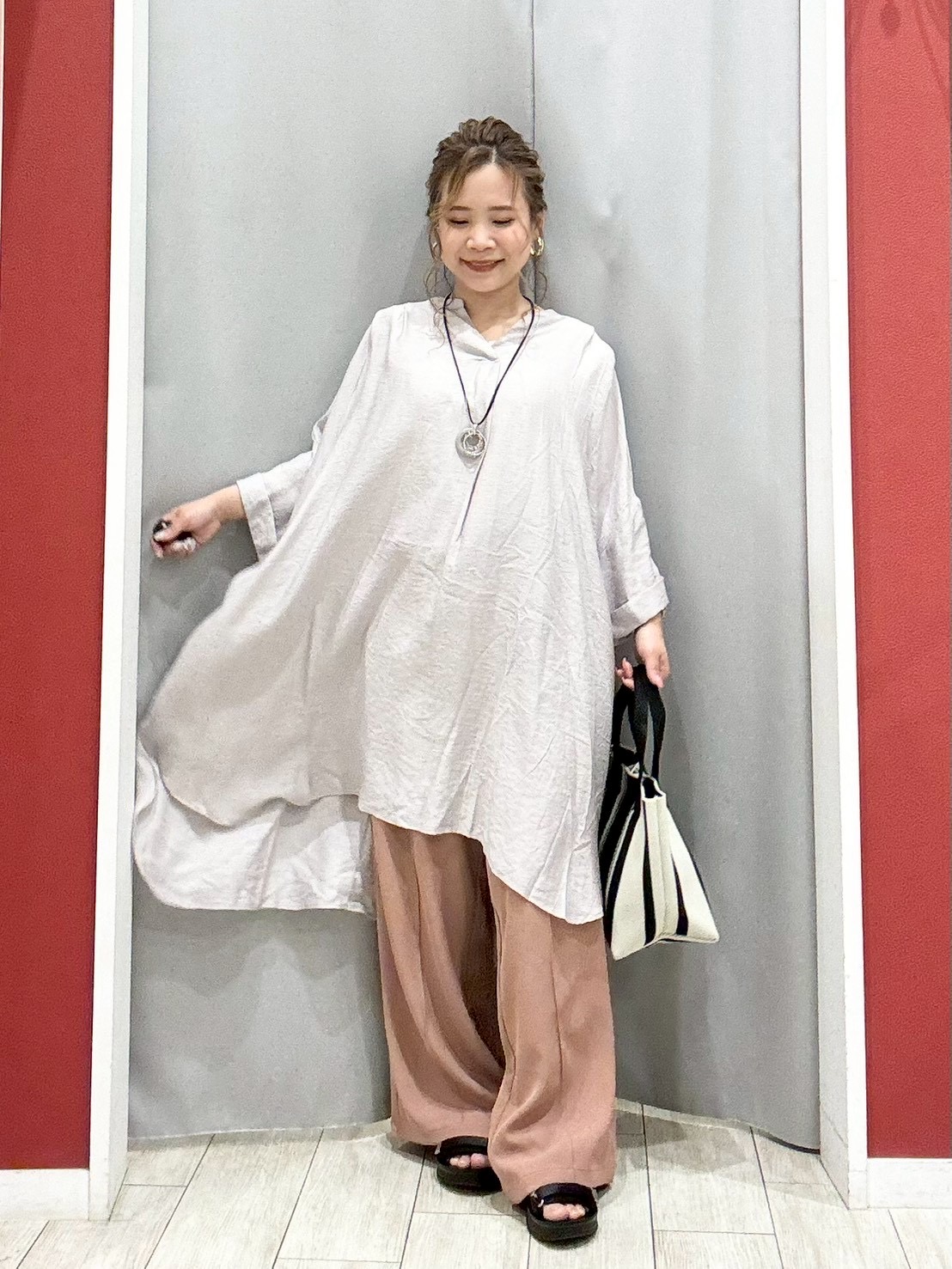 shioさんの「SHOO･LA･RUE｜【ひんやり/S-LL/洗濯機可】体型カバー叶える 大人のゆるドルマンチュニック」を使ったコーディネート