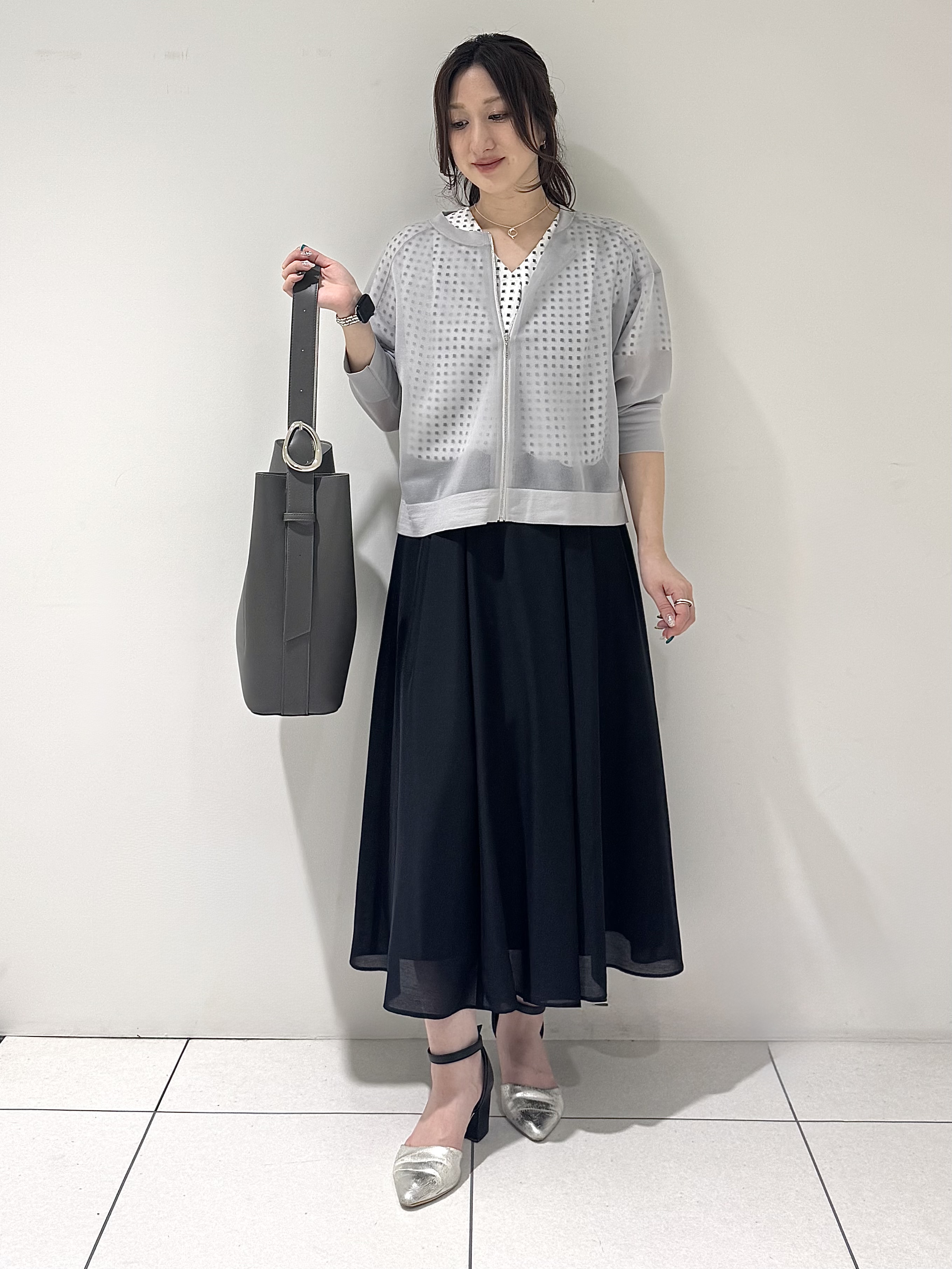 そんさんの「INDIVI｜【洗える／シアーラメ】ブルゾン風ジップアップニットカーディガン」を使ったコーディネート