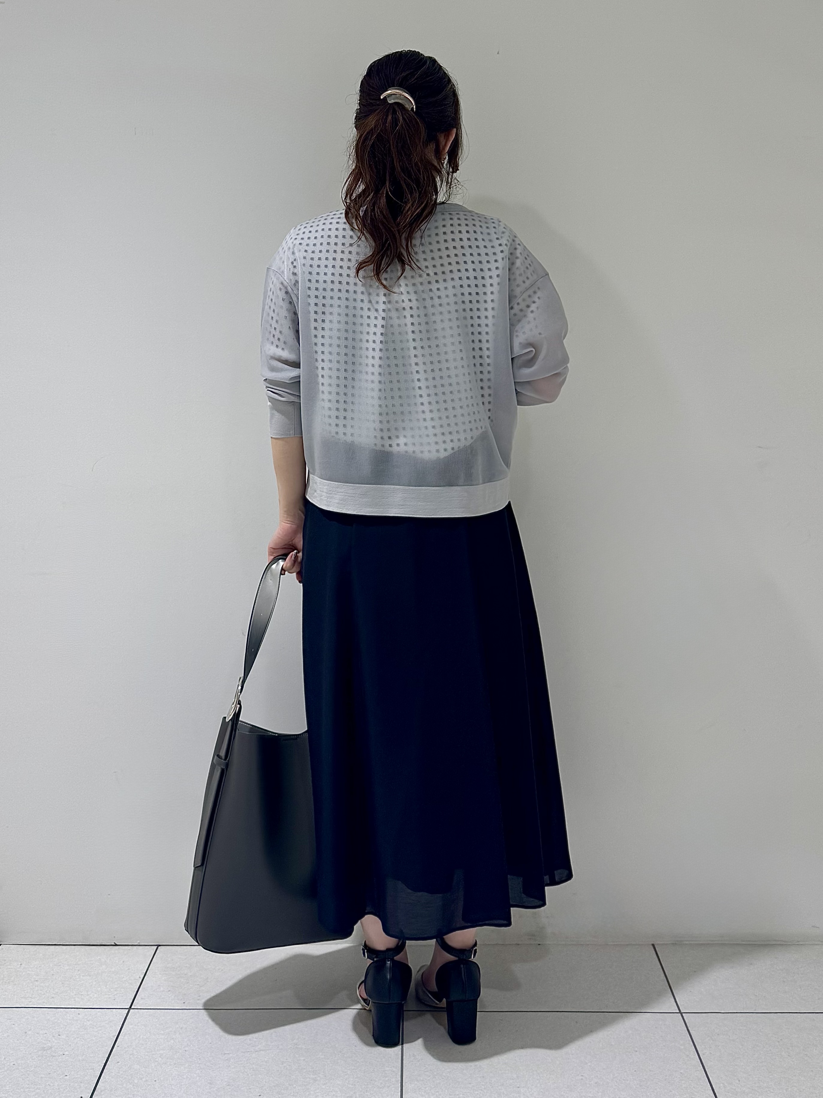 そんさんの「INDIVI｜【洗える／シアーラメ】ブルゾン風ジップアップニットカーディガン」を使ったコーディネート