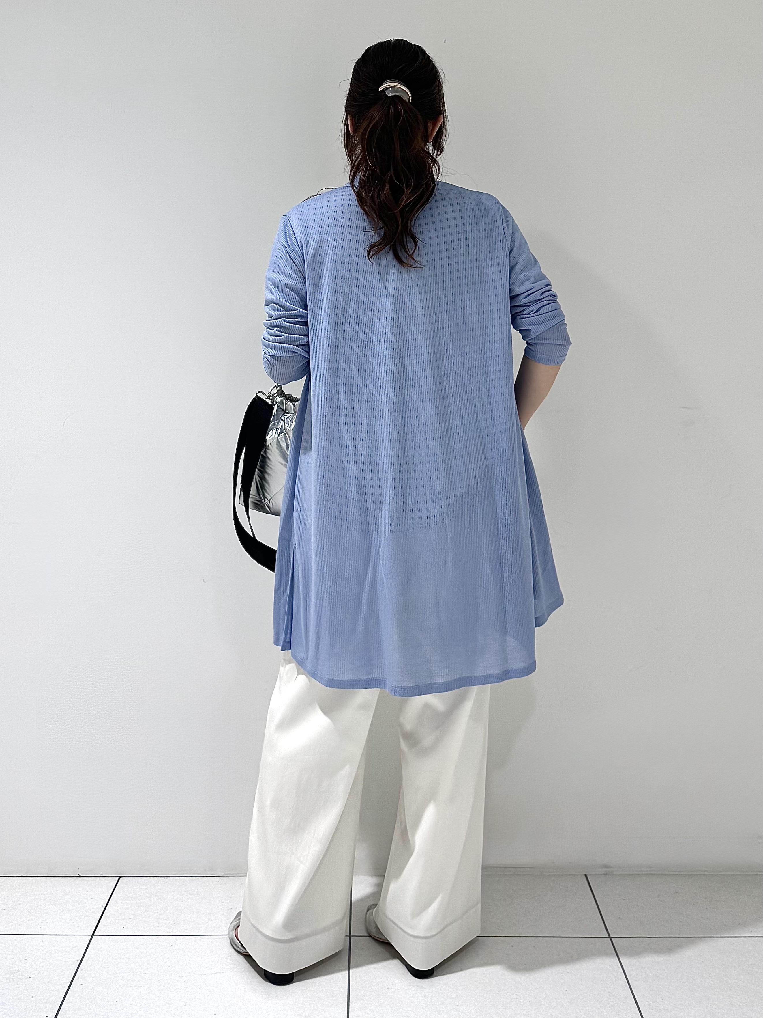 そんさんの「INDIVI｜【洗える／アンサンブル可能】シアースストライプカーディガン」を使ったコーディネート