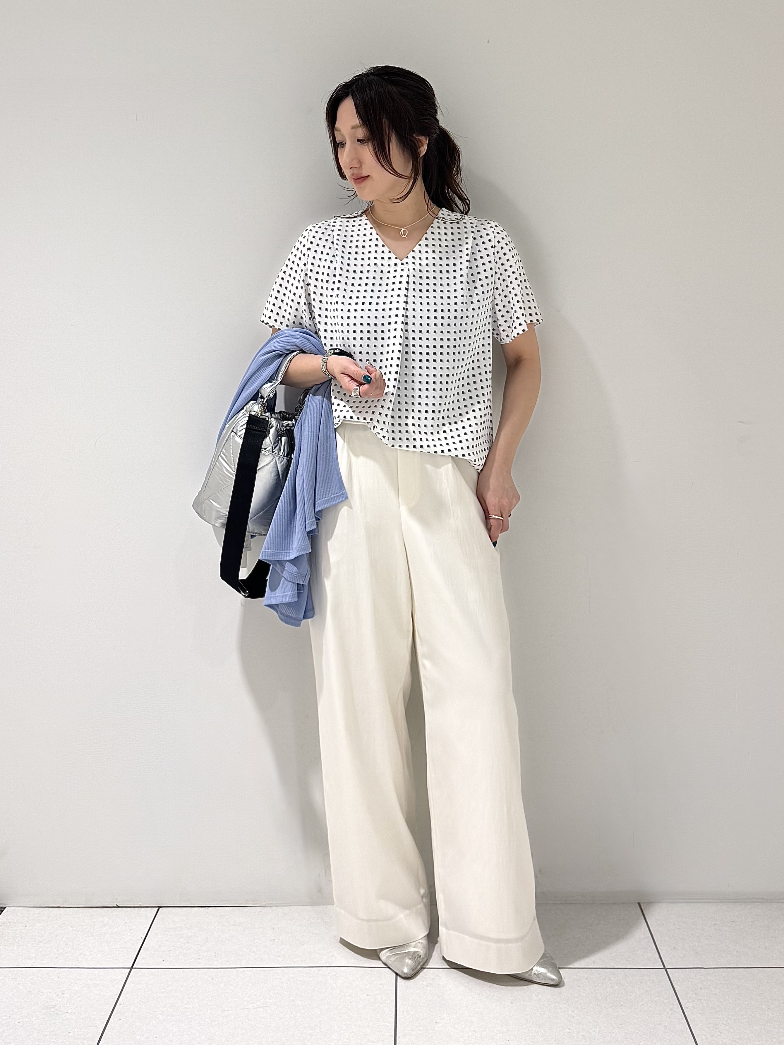 そんさんの「INDIVI｜【洗える／アンサンブル可能】シアースストライプカーディガン」を使ったコーディネート