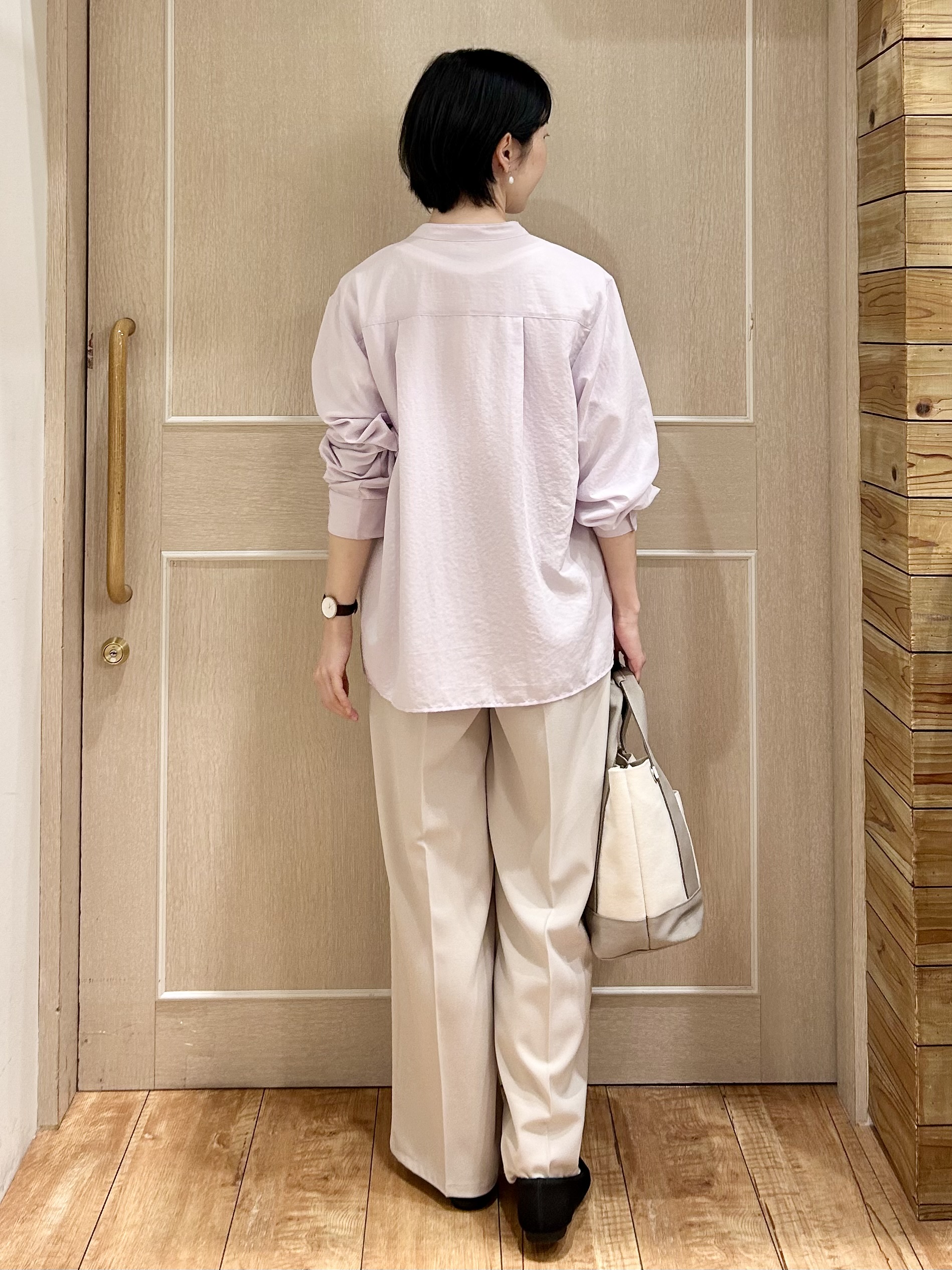ちぐささんの「SHOO･LA･RUE｜【洗濯後しわになりにくい/S-LL/UV】きれいめにもラフにも　フラップポケットがポイントのバンドカ」を使ったコーディネート