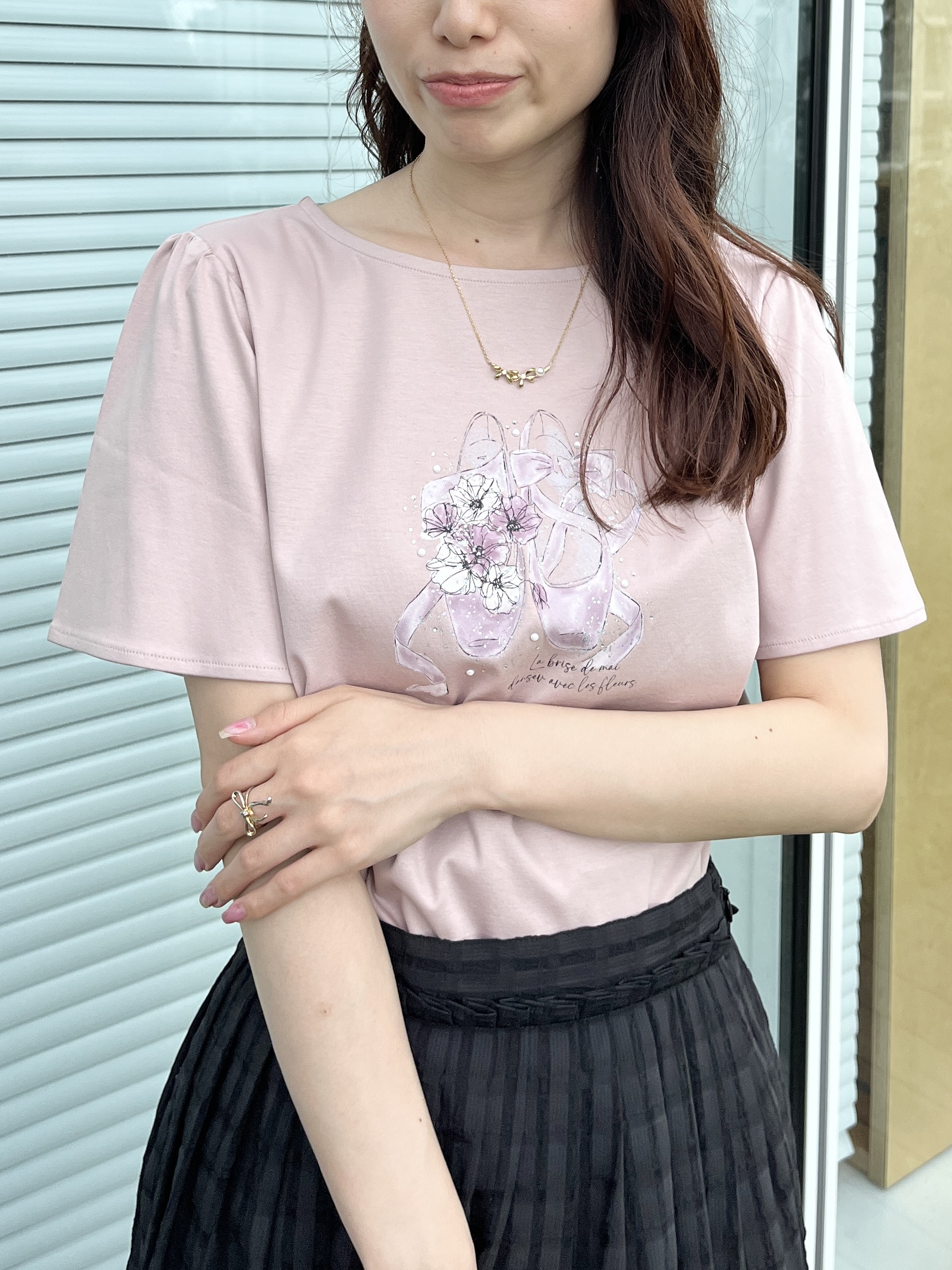 はばさんの「Couture brooch｜【接触冷感・UVカット・洗える】トゥシューズプリントTシャツ」を使ったコーディネート