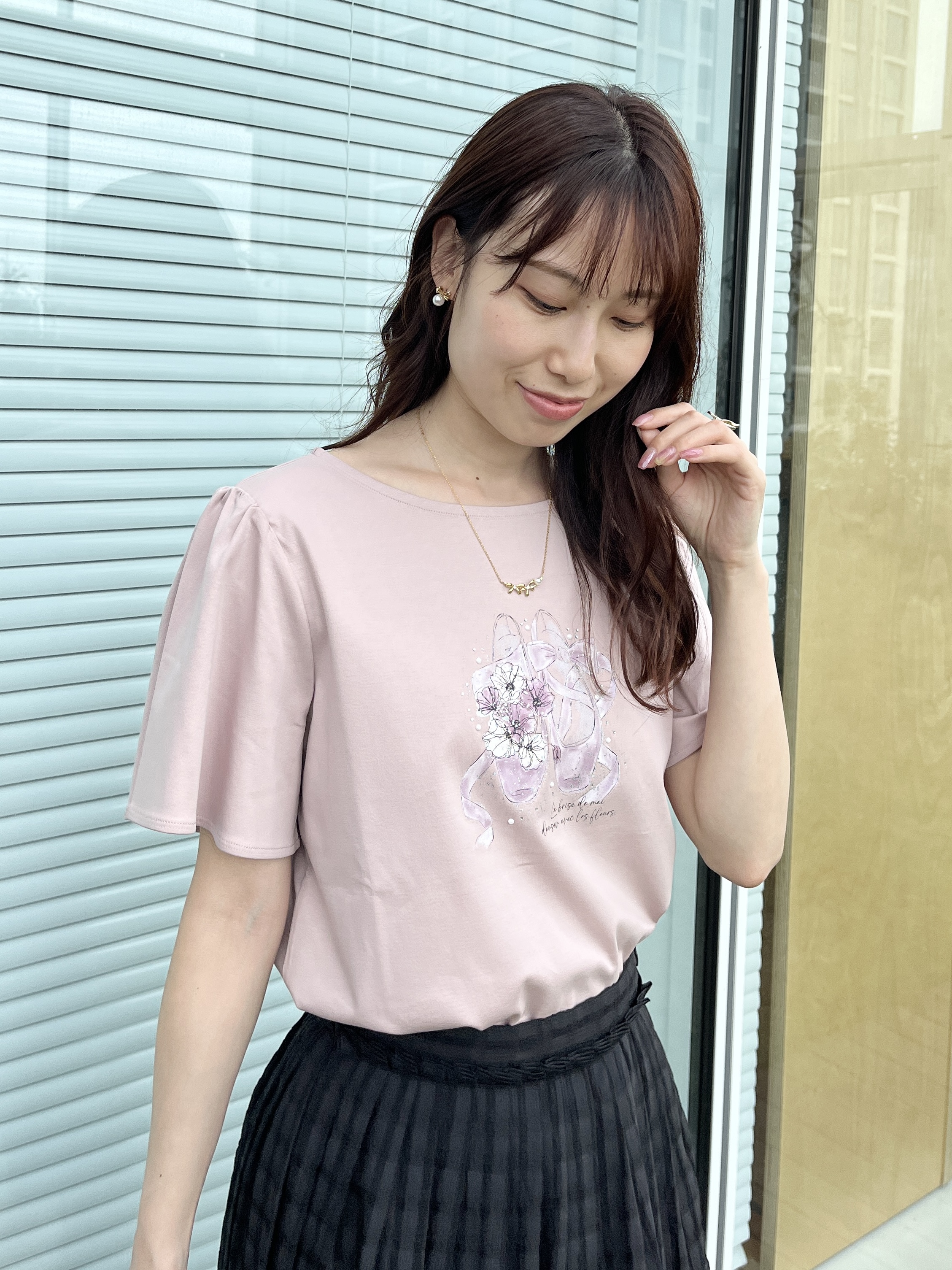 はばさんの「Couture brooch｜【接触冷感・UVカット・洗える】トゥシューズプリントTシャツ」を使ったコーディネート