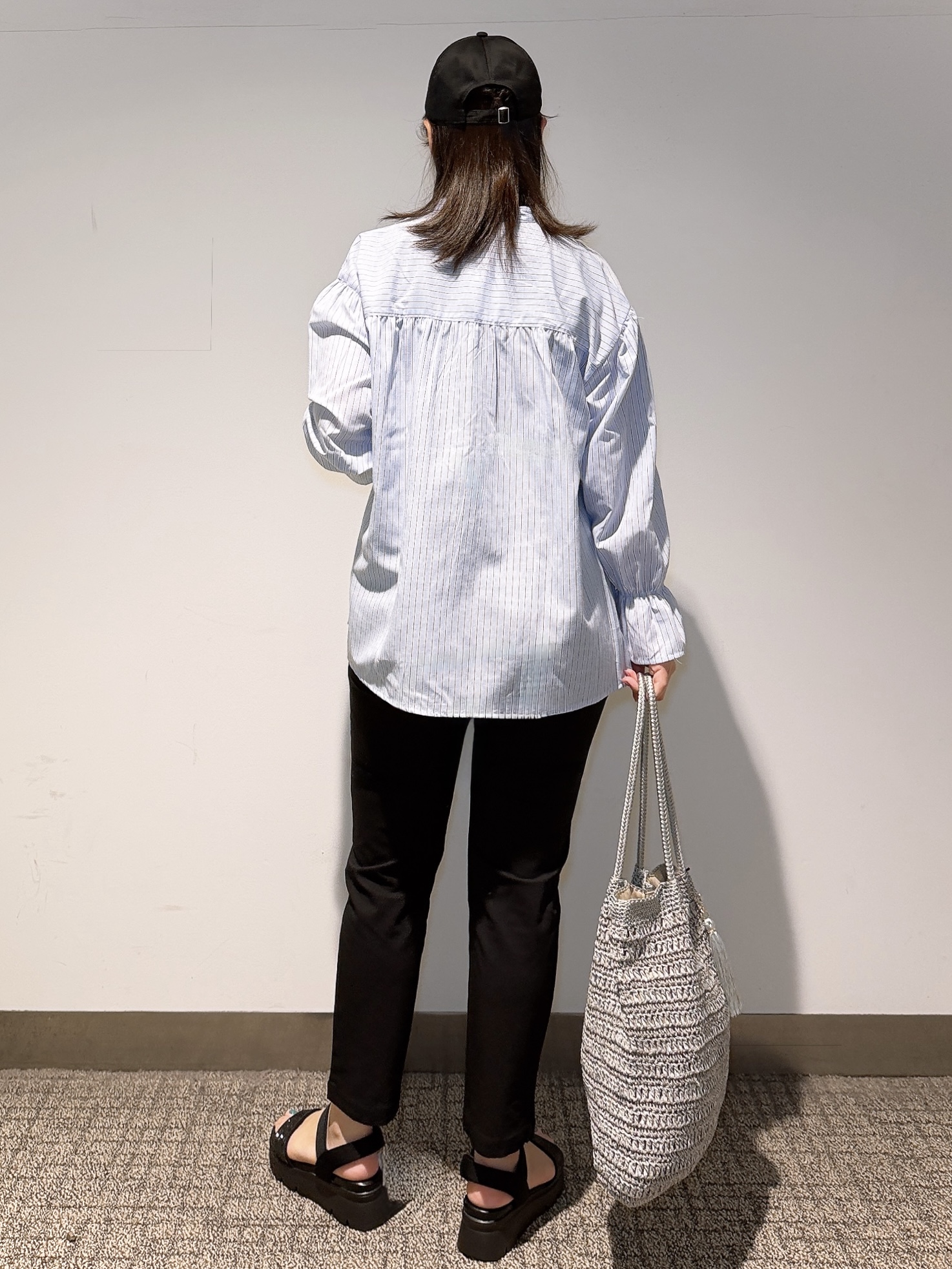 みーさんの「grove｜【貴島明日香さん着用／イージーケア／接触冷感】麻混スタンドギャザーシャツ」を使ったコーディネート