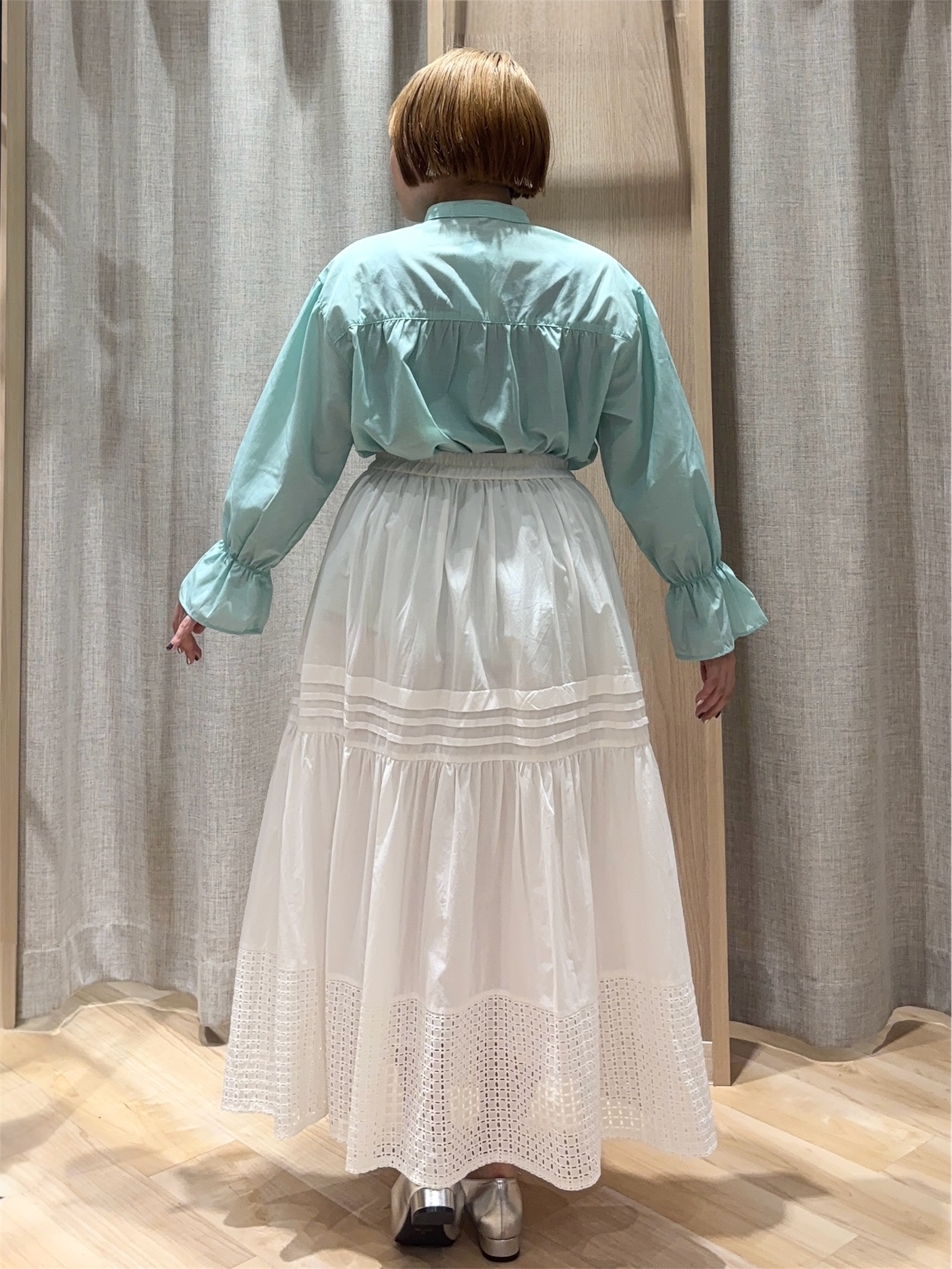 ❤︎ 𝐦𝐢𝐨 ❤︎さんの「grove｜【貴島明日香さん着用／イージーケア／接触冷感】麻混スタンドギャザーシャツ」を使ったコーディネート