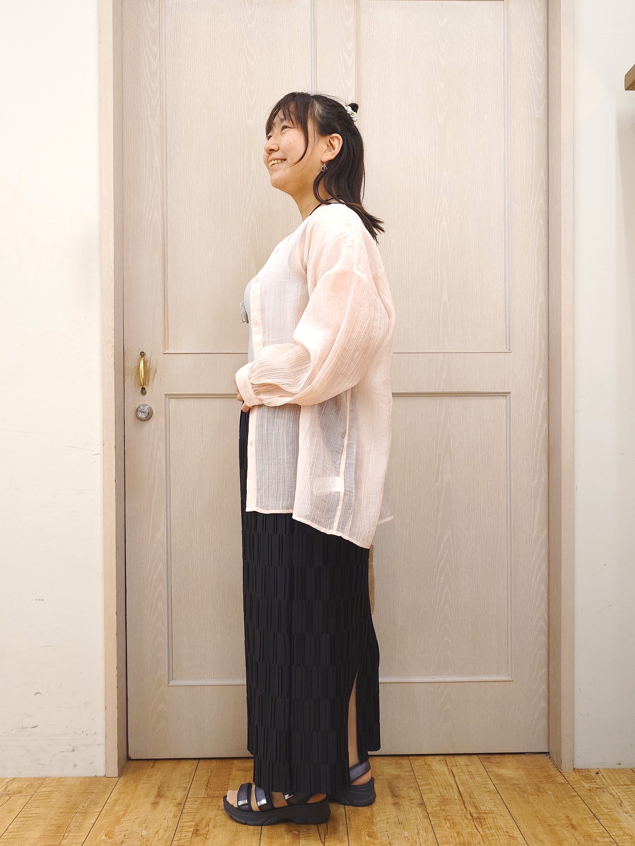 とろろさんの「SHOO･LA･RUE｜【S-LL】大人のシアー感 風合い楽しむバンドカラーシャツ」を使ったコーディネート