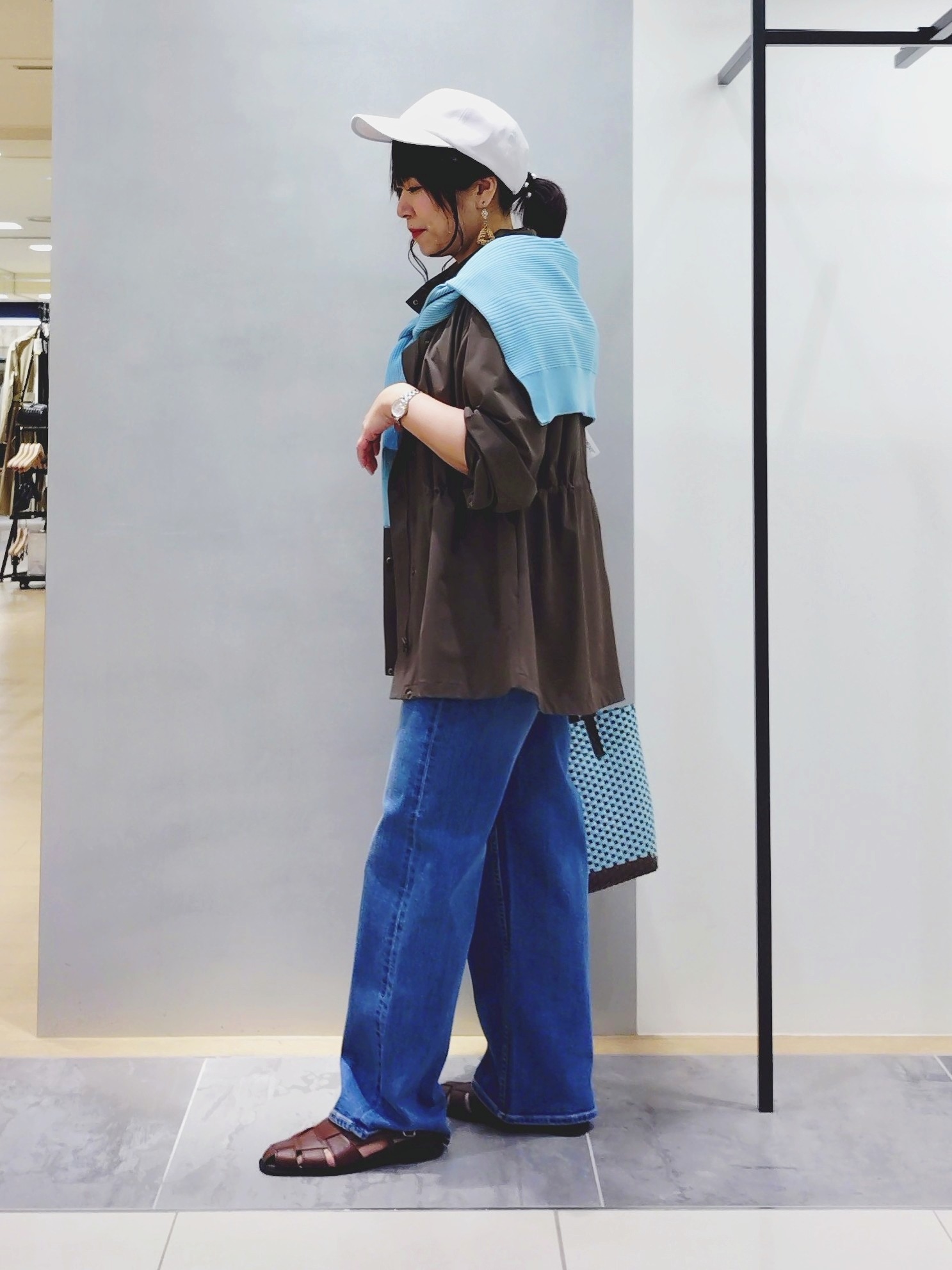 TOMOMIさんの「INDIVI｜【撥水／フード取外し可】凹凸素材ブルゾン」を使ったコーディネート
