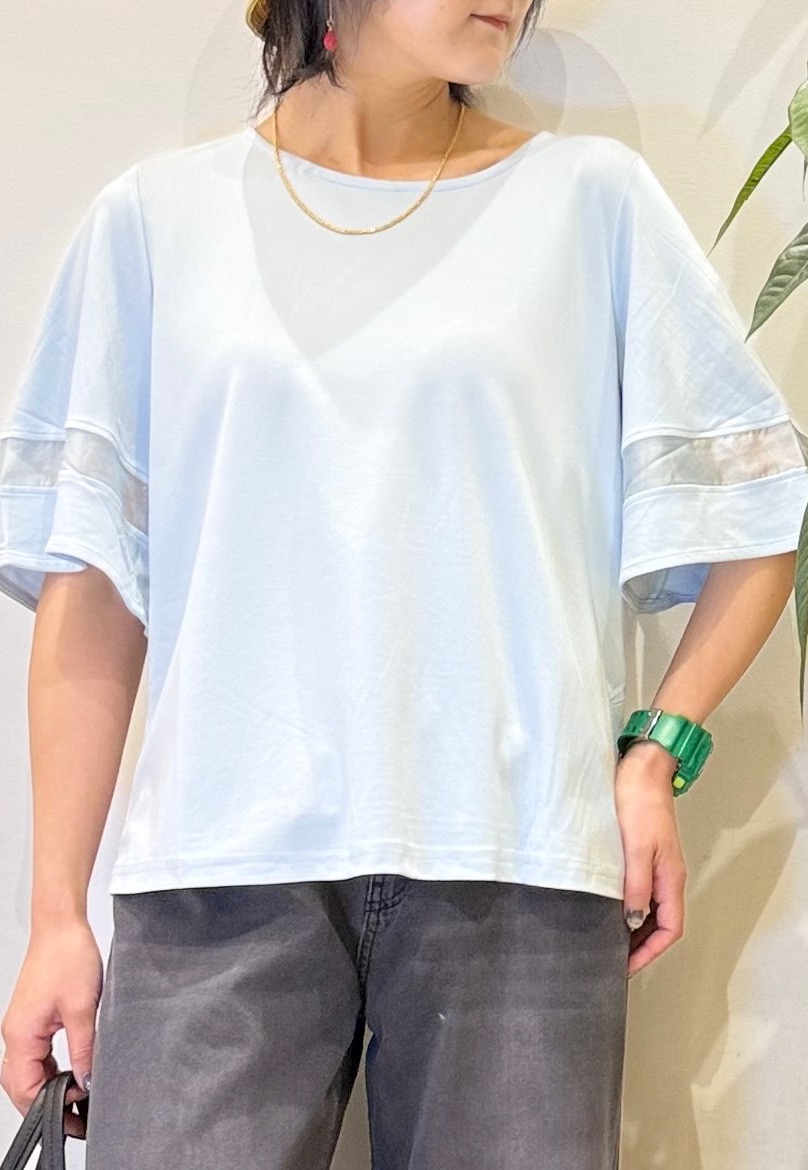misakiさんの「SHOO･LA･RUE｜【洗濯機後しわになりにくい/ひんやり/S-LL】お袖のシアーで抜け感プラス 二の腕隠せるフレアスリー」を使ったコーディネート
