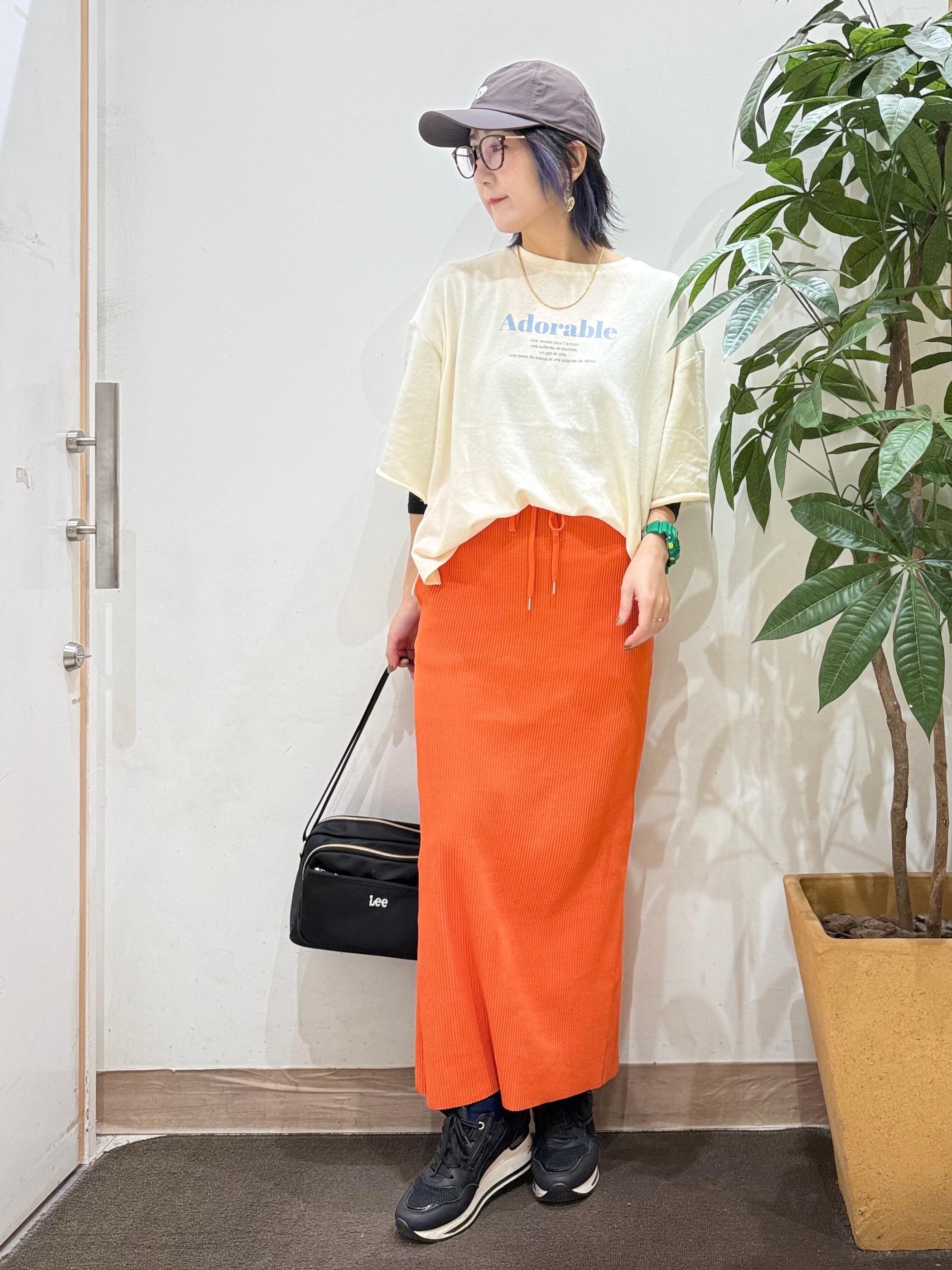 misakiさんの「SHOO･LA･RUE｜【洗濯機可/S-LL/選べる6柄】切りっぱなしお袖がこなれカジュアル 5分袖シアーTシャツ」を使ったコーディネート