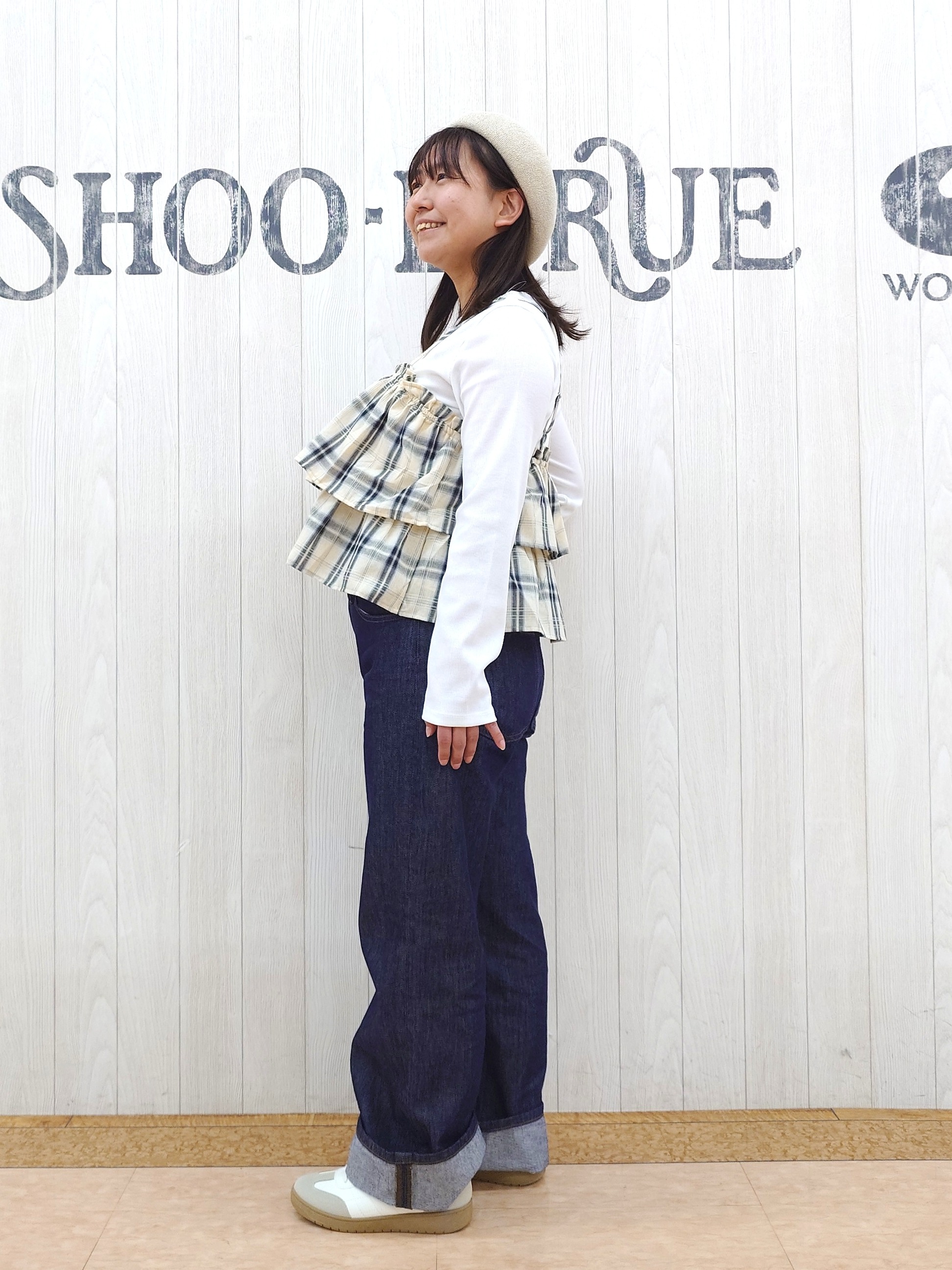 とろろさんの「SHOO･LA･RUE｜【2点セット】チェック柄フリルキャミビスチェ&times;テレコロンT」を使ったコーディネート