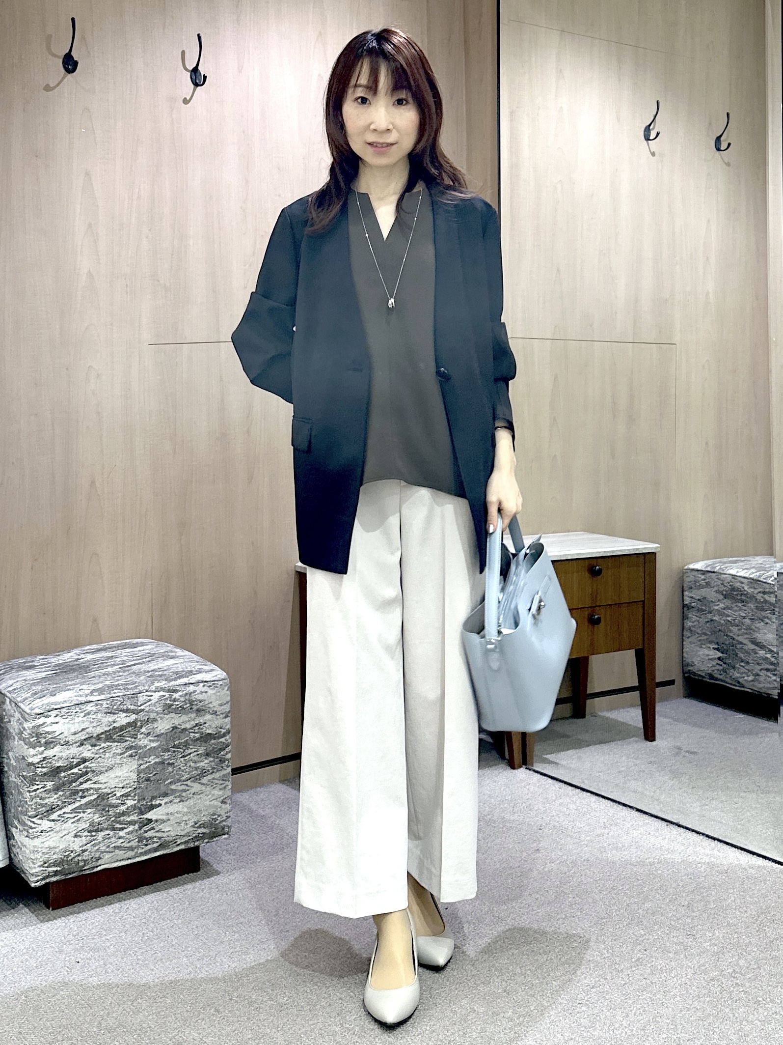 Miwaさんの「UNTITLED｜【UV/接触冷感/セットアップ可】リラクシーキーVネックブラウス」を使ったコーディネート