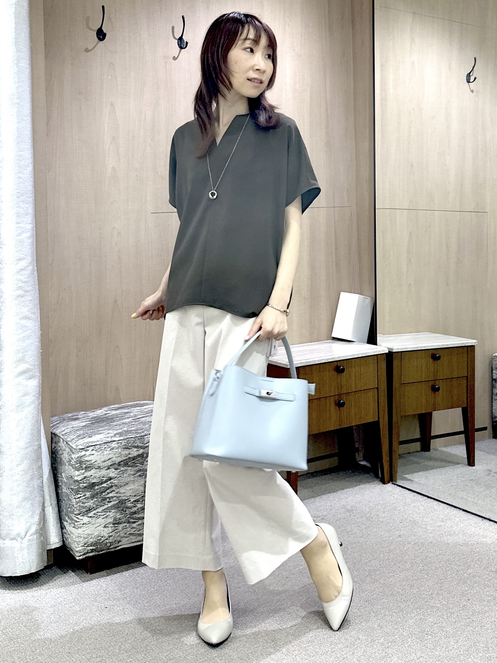 Miwaさんの「UNTITLED｜【UV/接触冷感/セットアップ可】リラクシーキーVネックブラウス」を使ったコーディネート