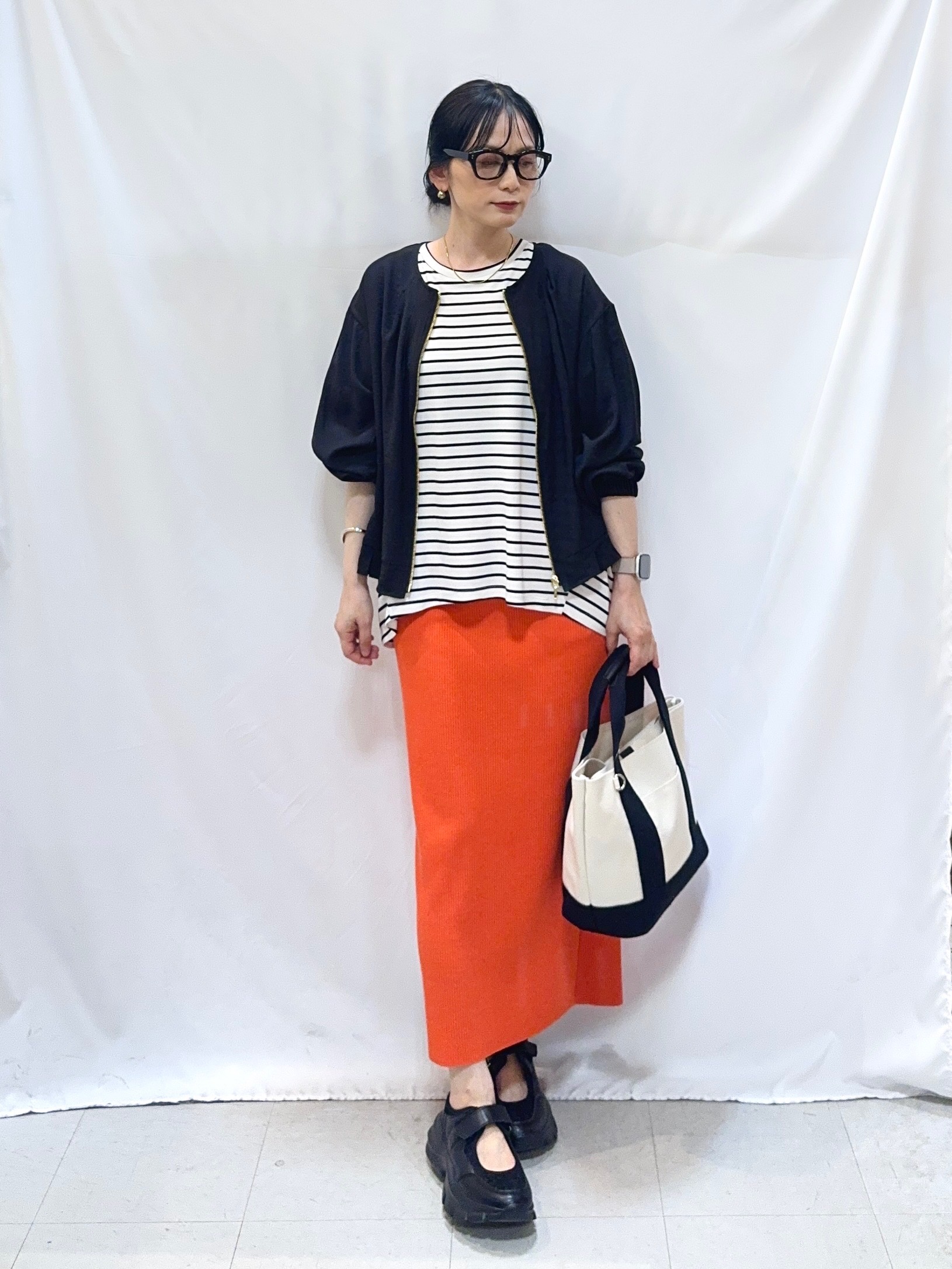𝐇𝐢𝐫𝐨𝐦𝐢さんの「SHOO･LA･RUE｜【洗濯機可/UV/S-LL】程よい透け感 ノーカラーシアーブルゾン」を使ったコーディネート