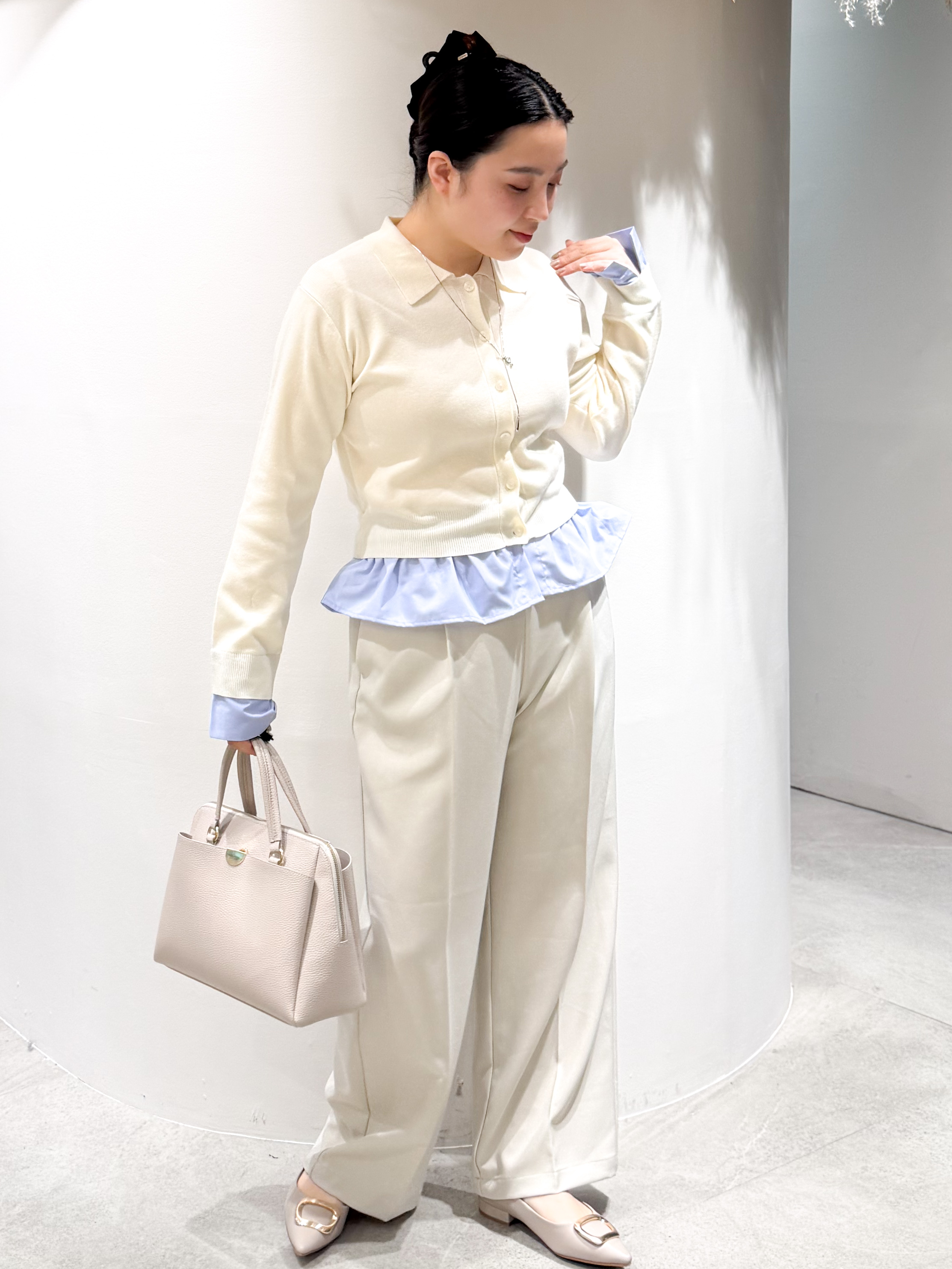 かりんさんの「OPAQUE.CLIP｜ポロ衿シャツドッキングニット【洗濯機OK】」を使ったコーディネート