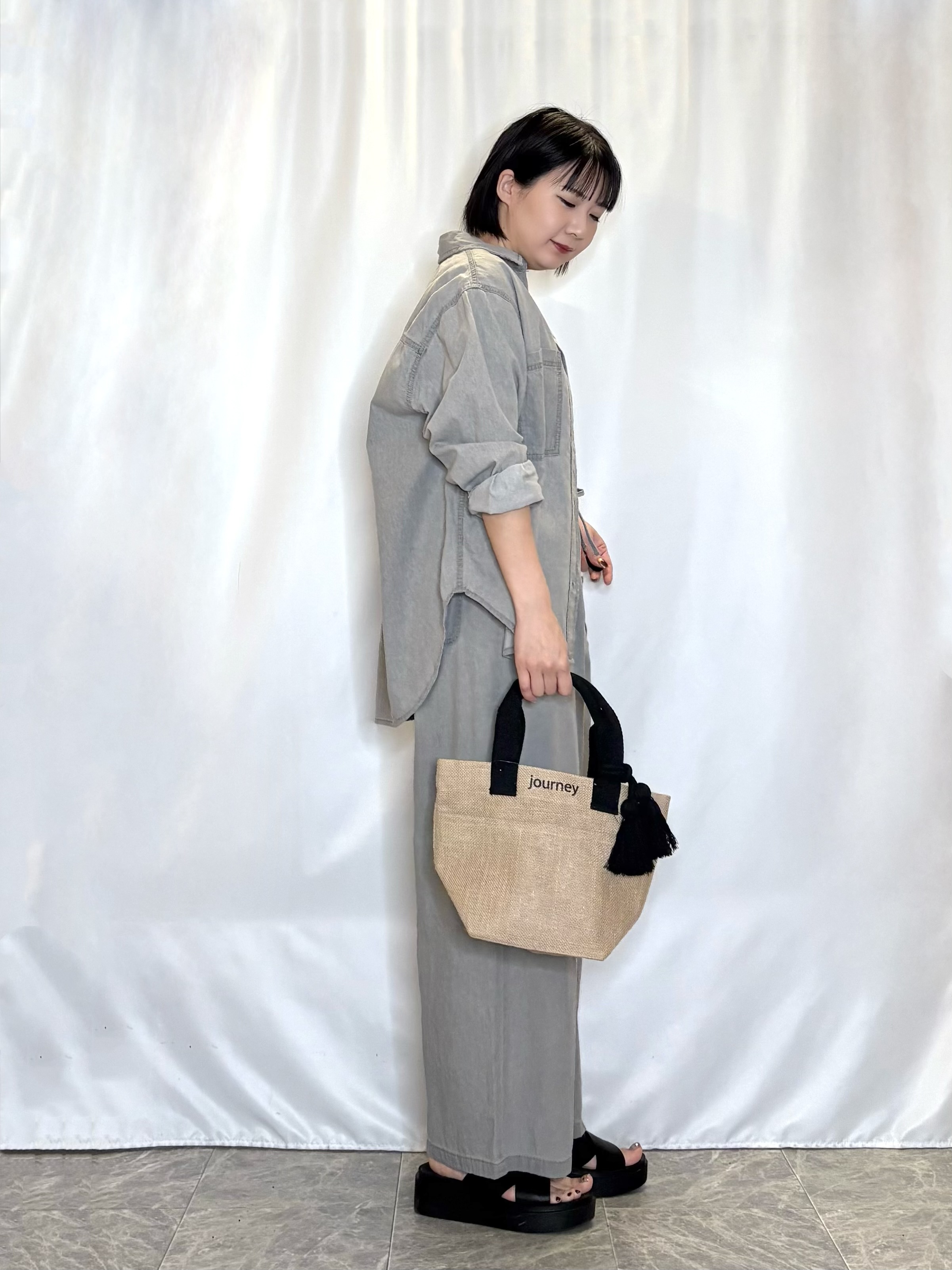 ネリさんの「SHOO･LA･RUE｜【洗濯機可/体型カバー】こなれ感をプラスする ライトオンスデニムシャツ」を使ったコーディネート