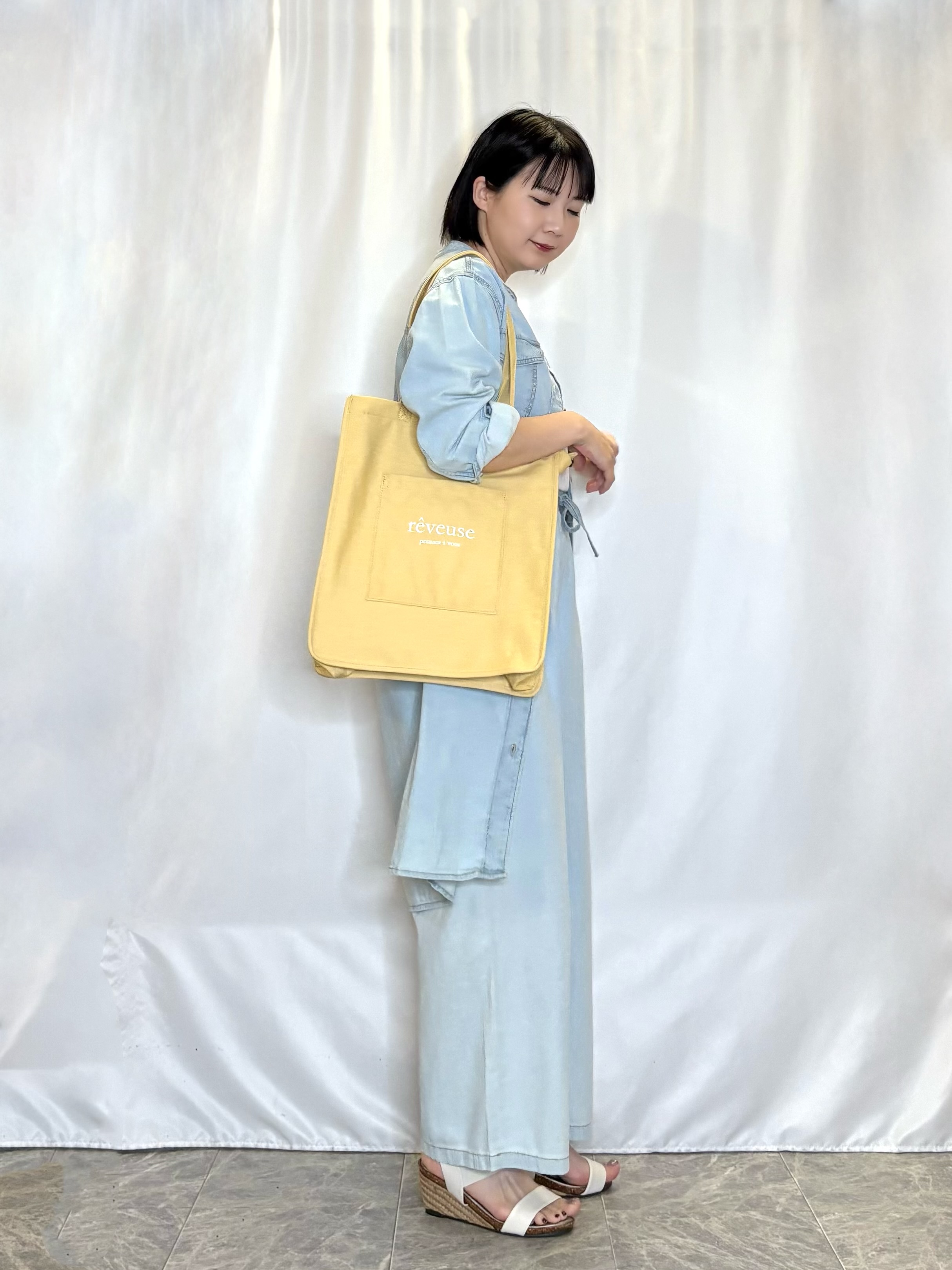 ネリさんの「SHOO･LA･RUE｜【ライトオンスデニム/S-LL/体型カバー】首元すっきり ワンピにもなるロングデニムシャツ」を使ったコーディネート