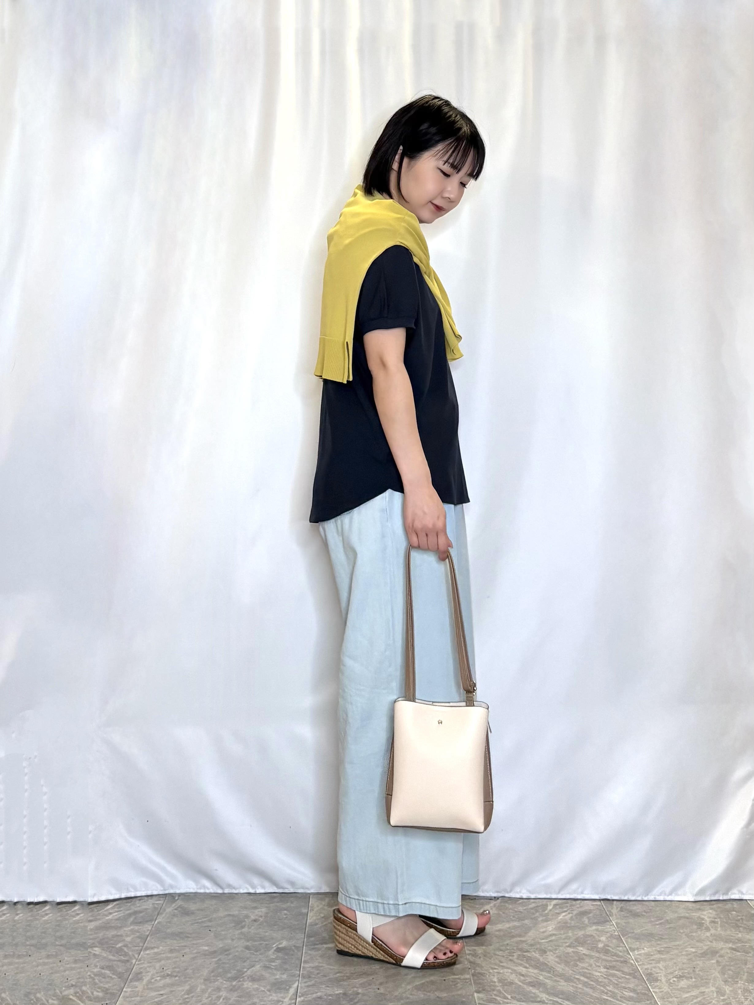 ネリさんの「SHOO･LA･RUE｜【洗濯機可/ひんやり/UV】さらっとしたタッチが心地よい ショート丈 Vネックカーディガン」を使ったコーディネート
