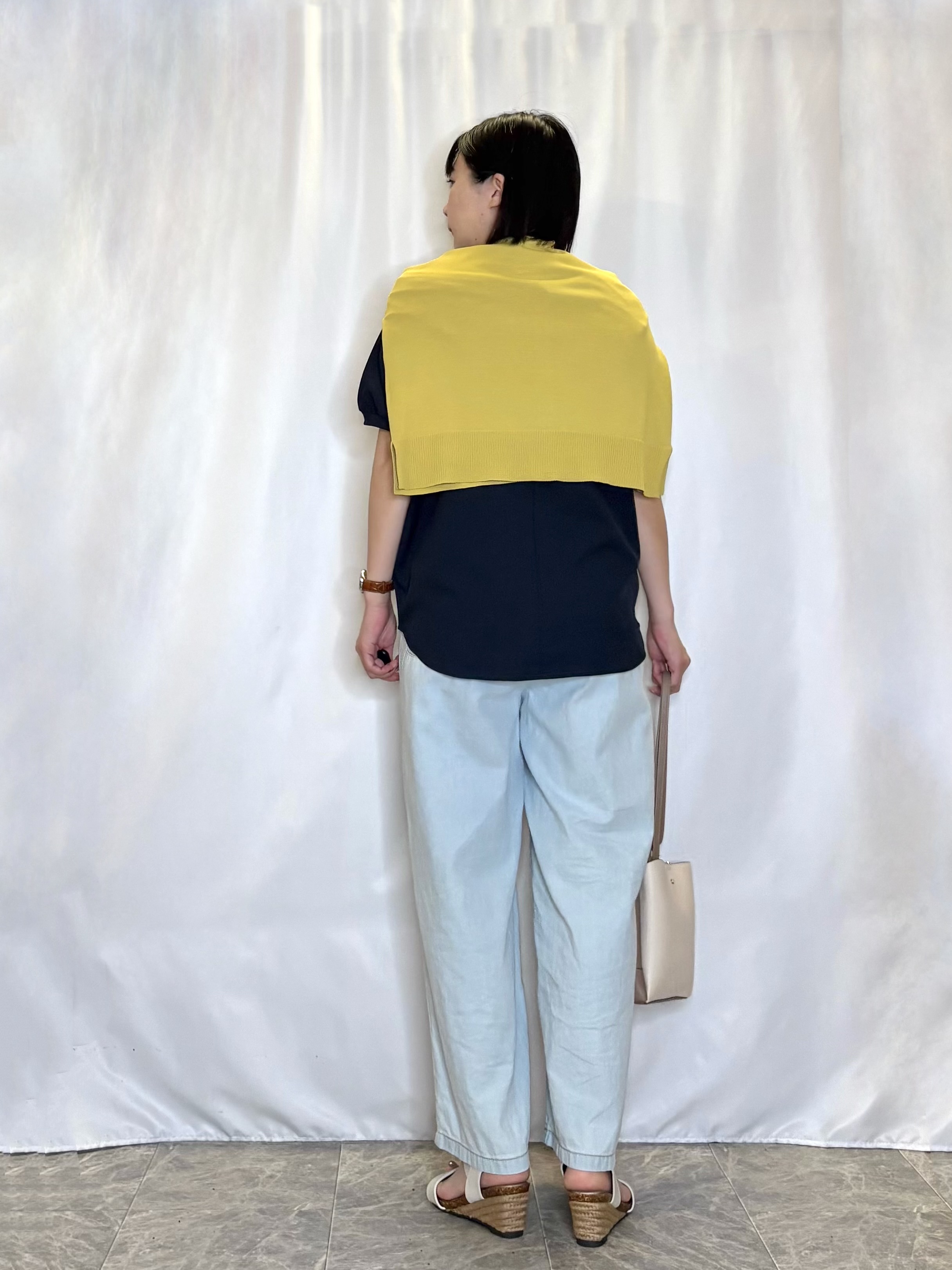 ネリさんの「SHOO･LA･RUE｜【洗濯機可/ひんやり/UV】さらっとしたタッチが心地よい ショート丈 Vネックカーディガン」を使ったコーディネート
