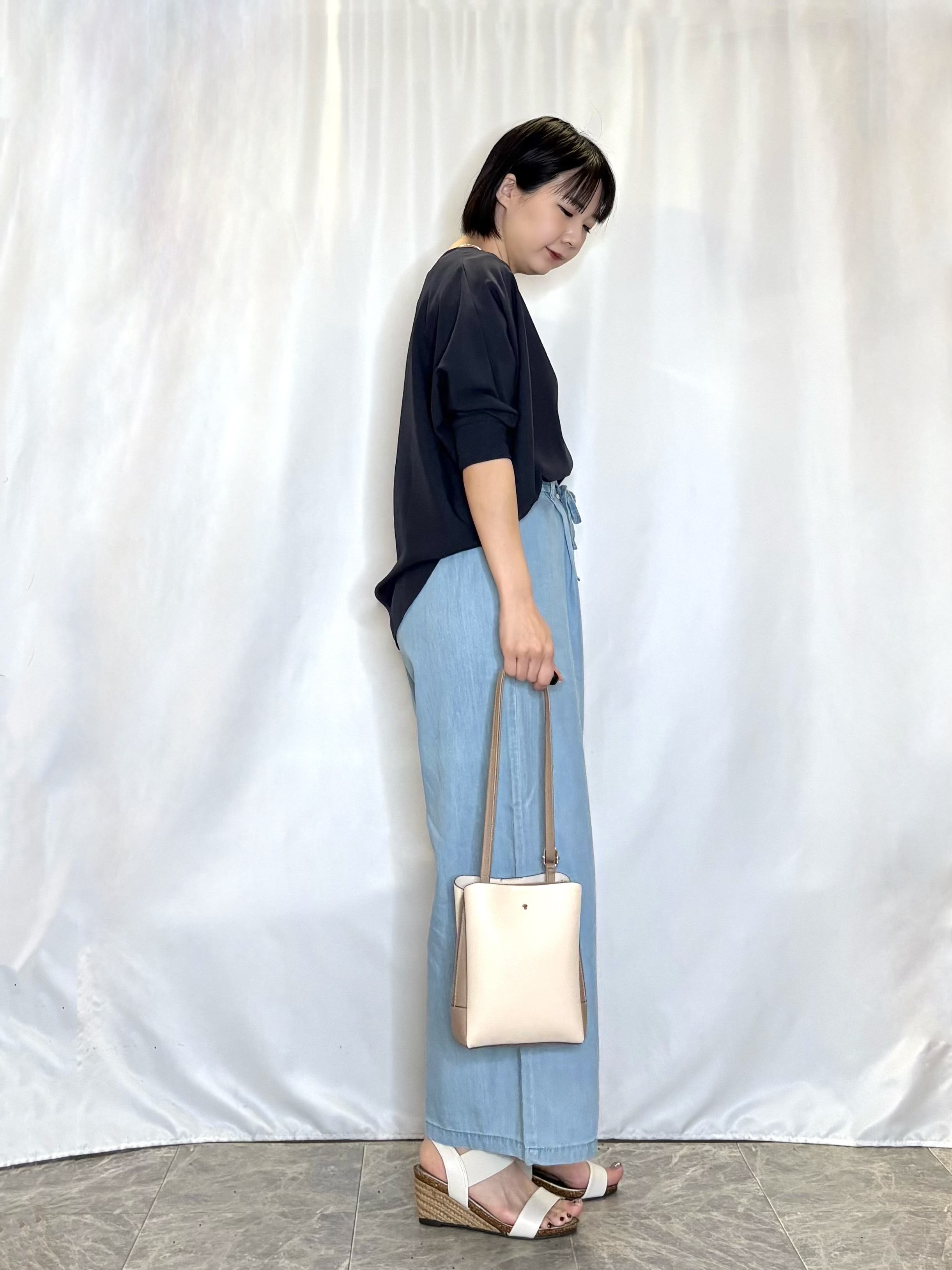 ネリさんの「SHOO･LA･RUE｜【着丈選べる/体型カバー/洗濯機可】さらさらとろん ドルマンブラウス」を使ったコーディネート