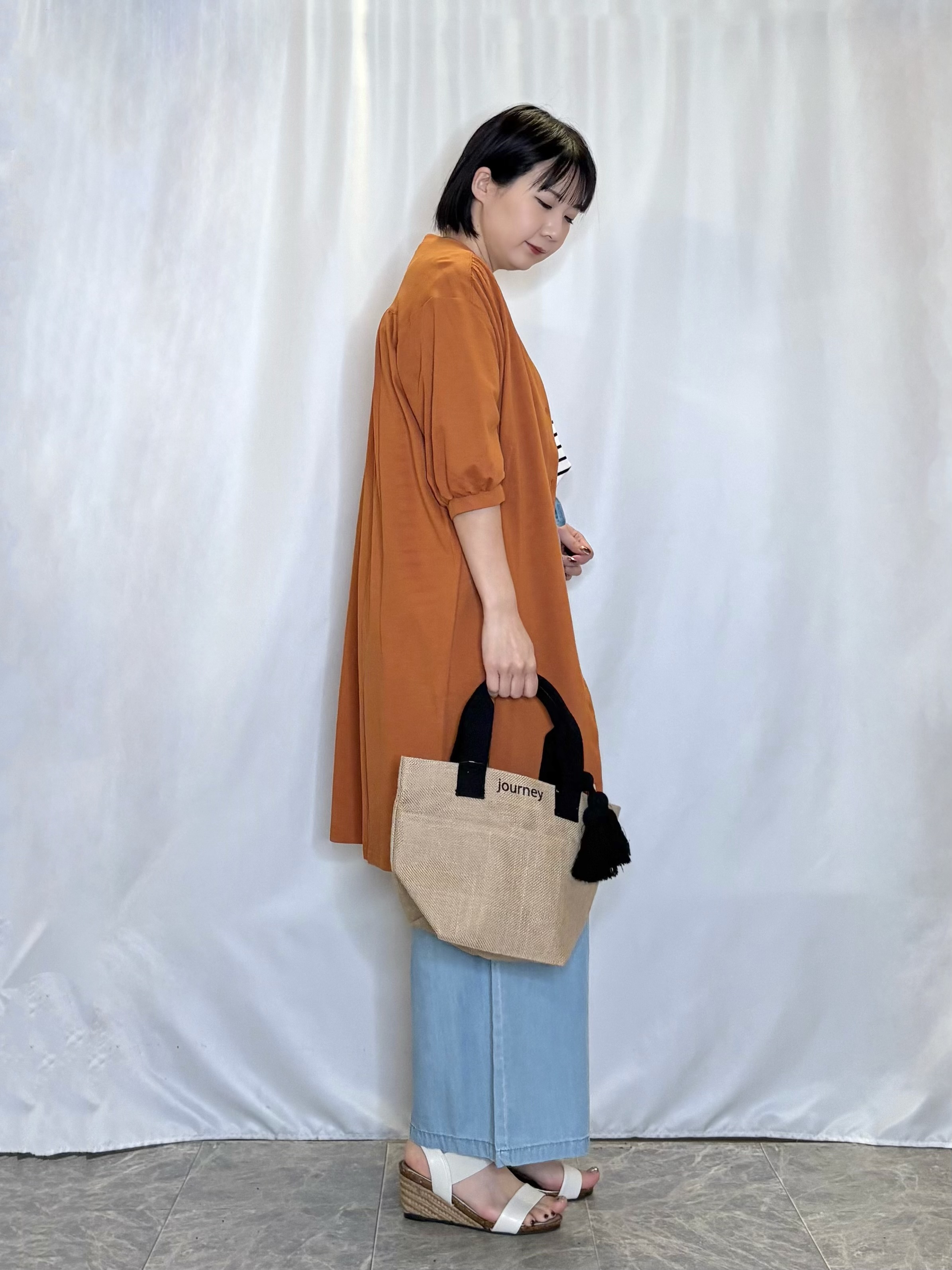 ネリさんの「SHOO･LA･RUE｜【洗濯機可/S-LL】1枚でも羽織でも キーネックシャツワンピース」を使ったコーディネート