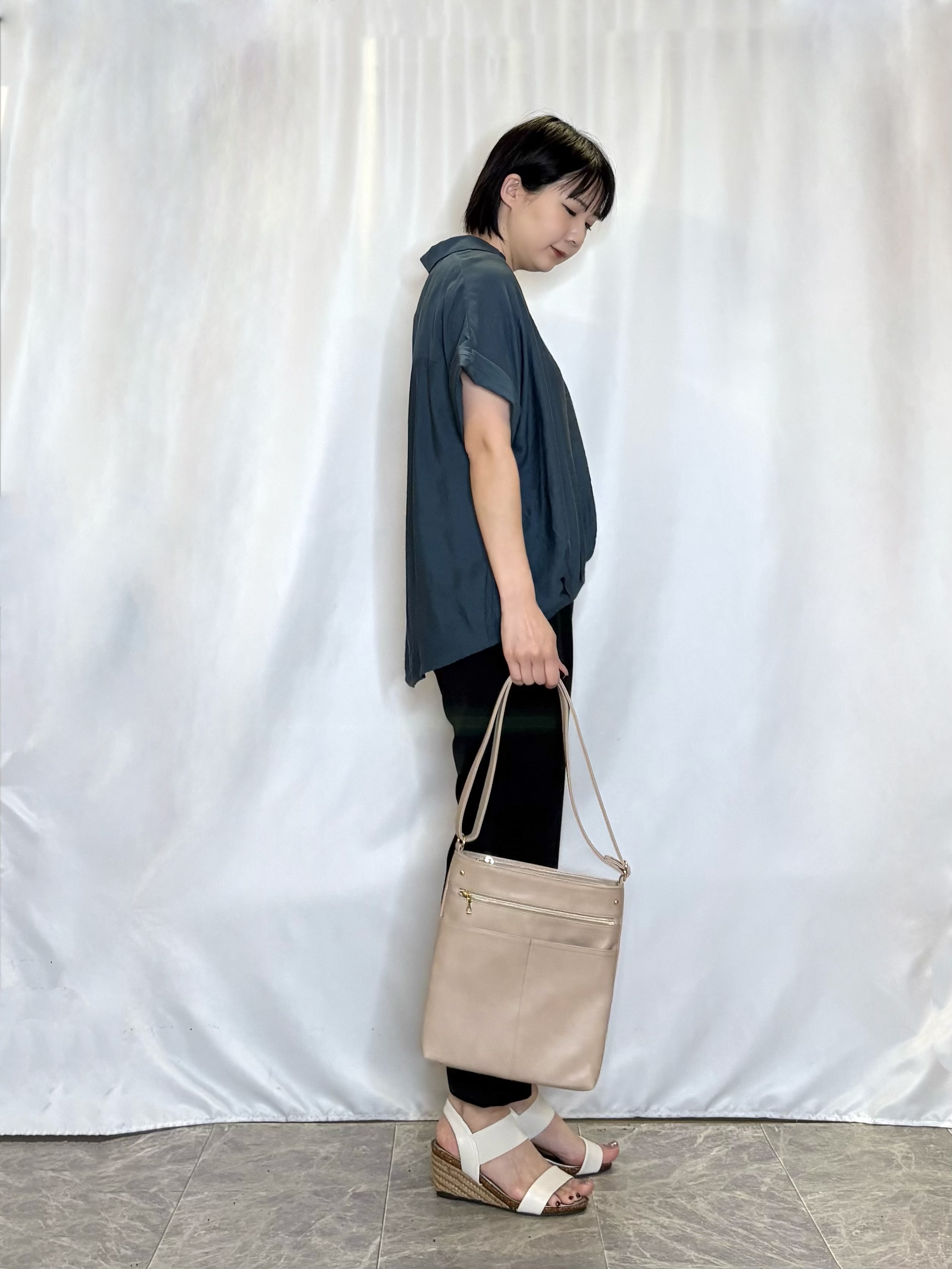 ネリさんの「SHOO･LA･RUE｜【ひんやり/S-LL/洗濯機可】インせず着られる 裾タック スキッパーシャツ」を使ったコーディネート