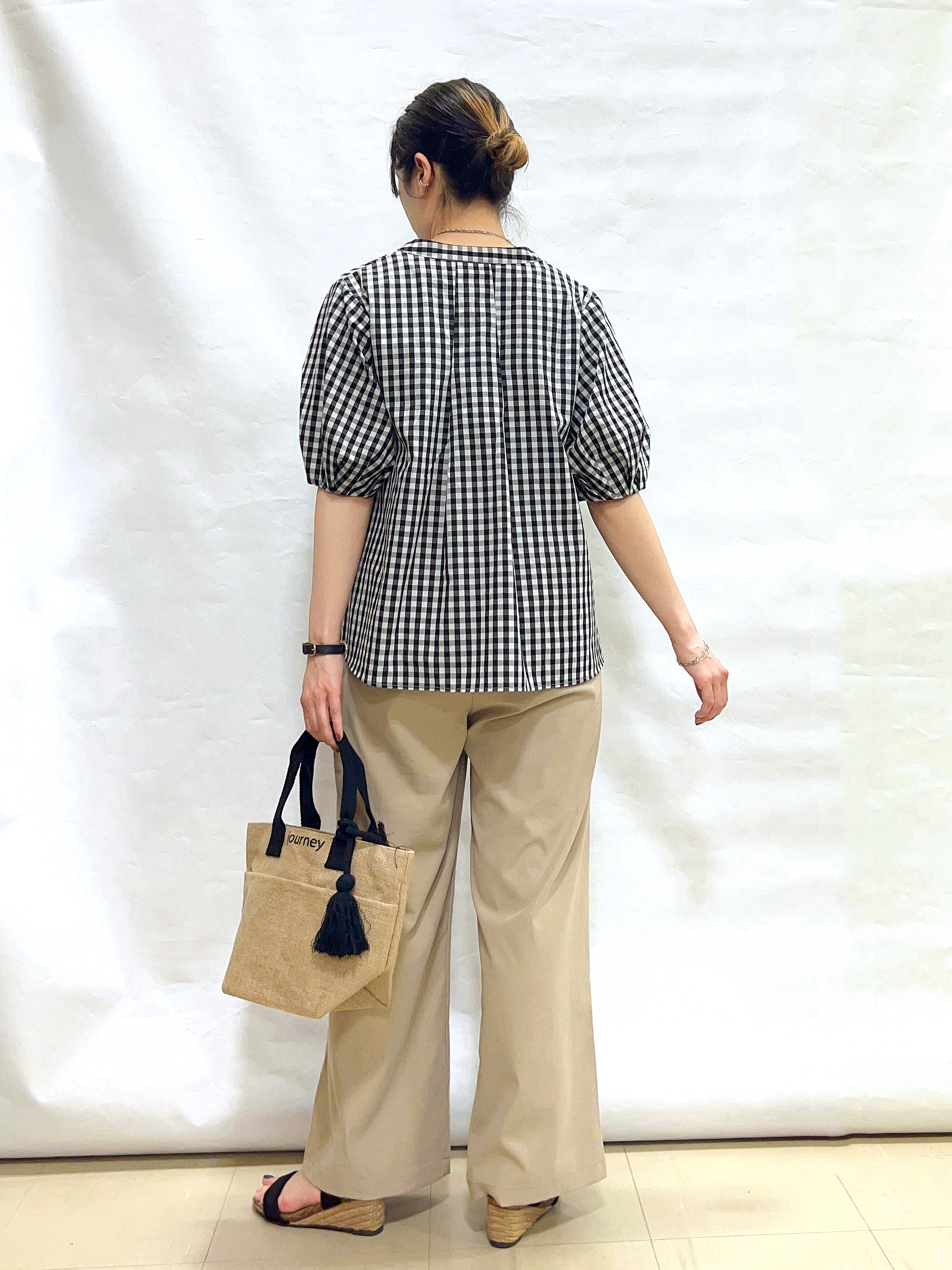 まっつんさんの「SHOO･LA･RUE｜【高レビュー/洗濯後しわになりにくい/インせず着られる】自然に体型カバー 麻調ペプラムブラウス」を使ったコーディネート