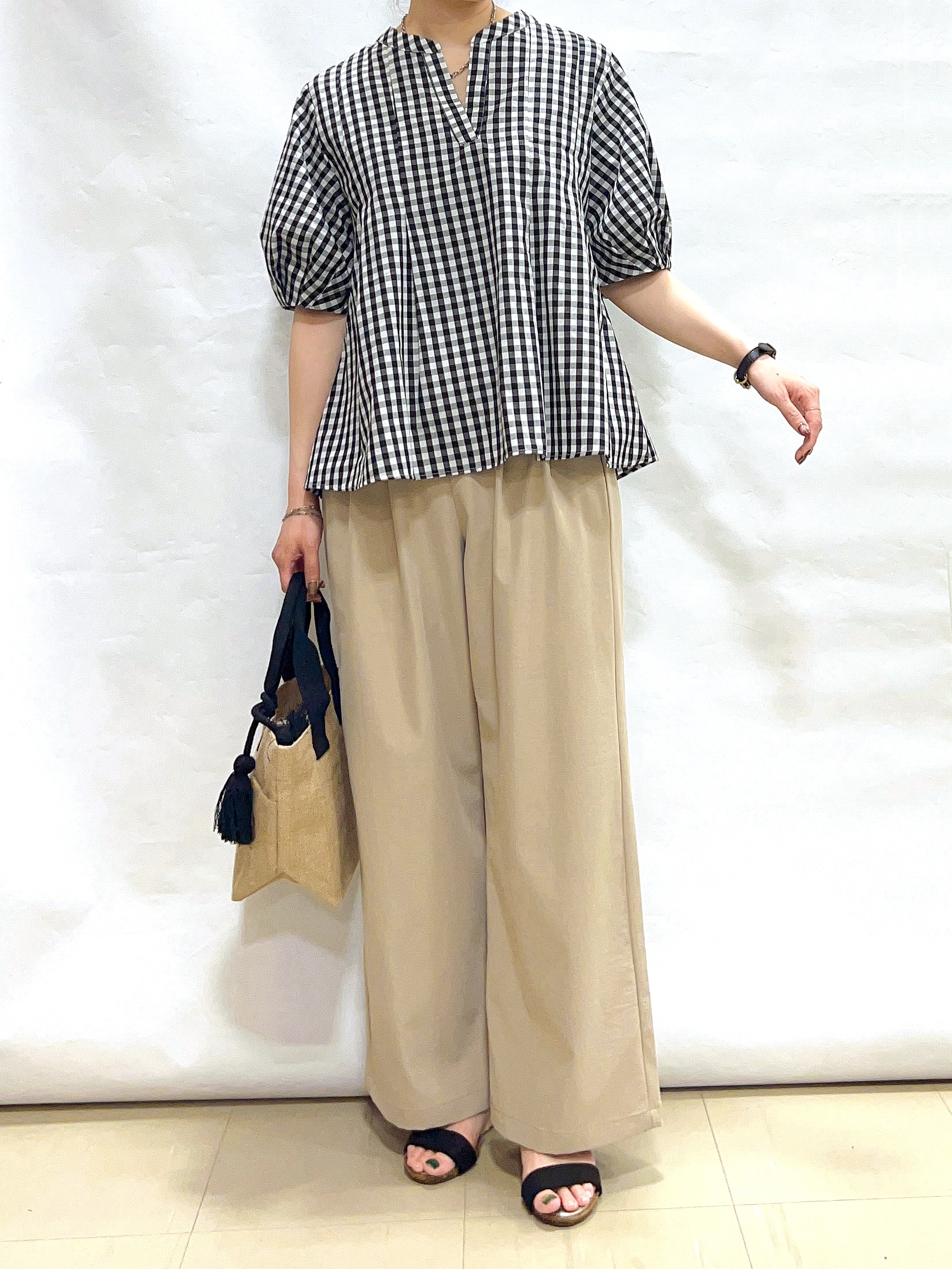 まっつんさんの「SHOO･LA･RUE｜【高レビュー/洗濯後しわになりにくい/インせず着られる】自然に体型カバー 麻調ペプラムブラウス」を使ったコーディネート