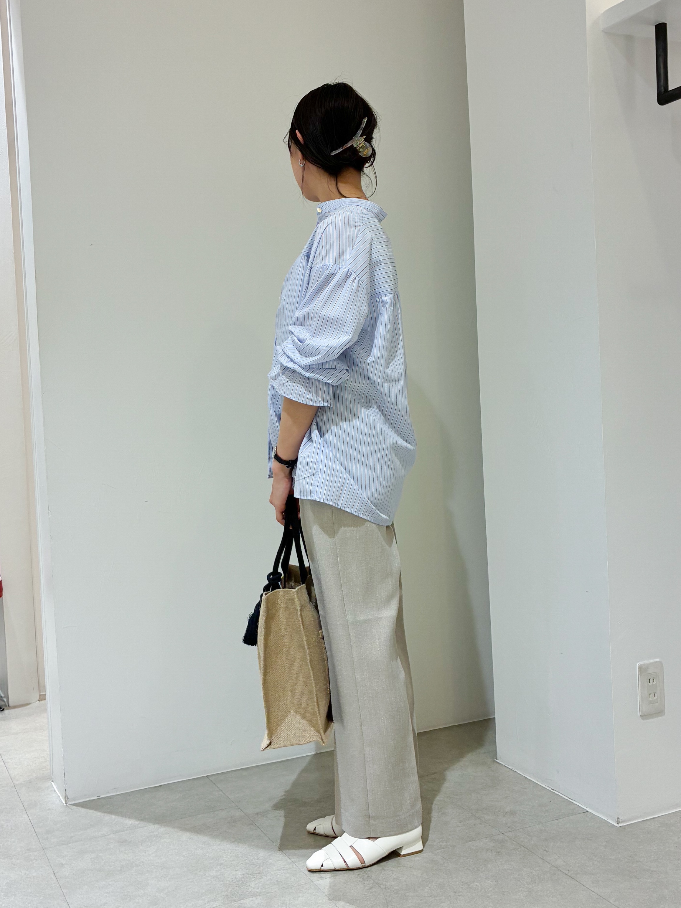 kanakoさんの「grove｜【貴島明日香さん着用／イージーケア／接触冷感】麻混スタンドギャザーシャツ」を使ったコーディネート