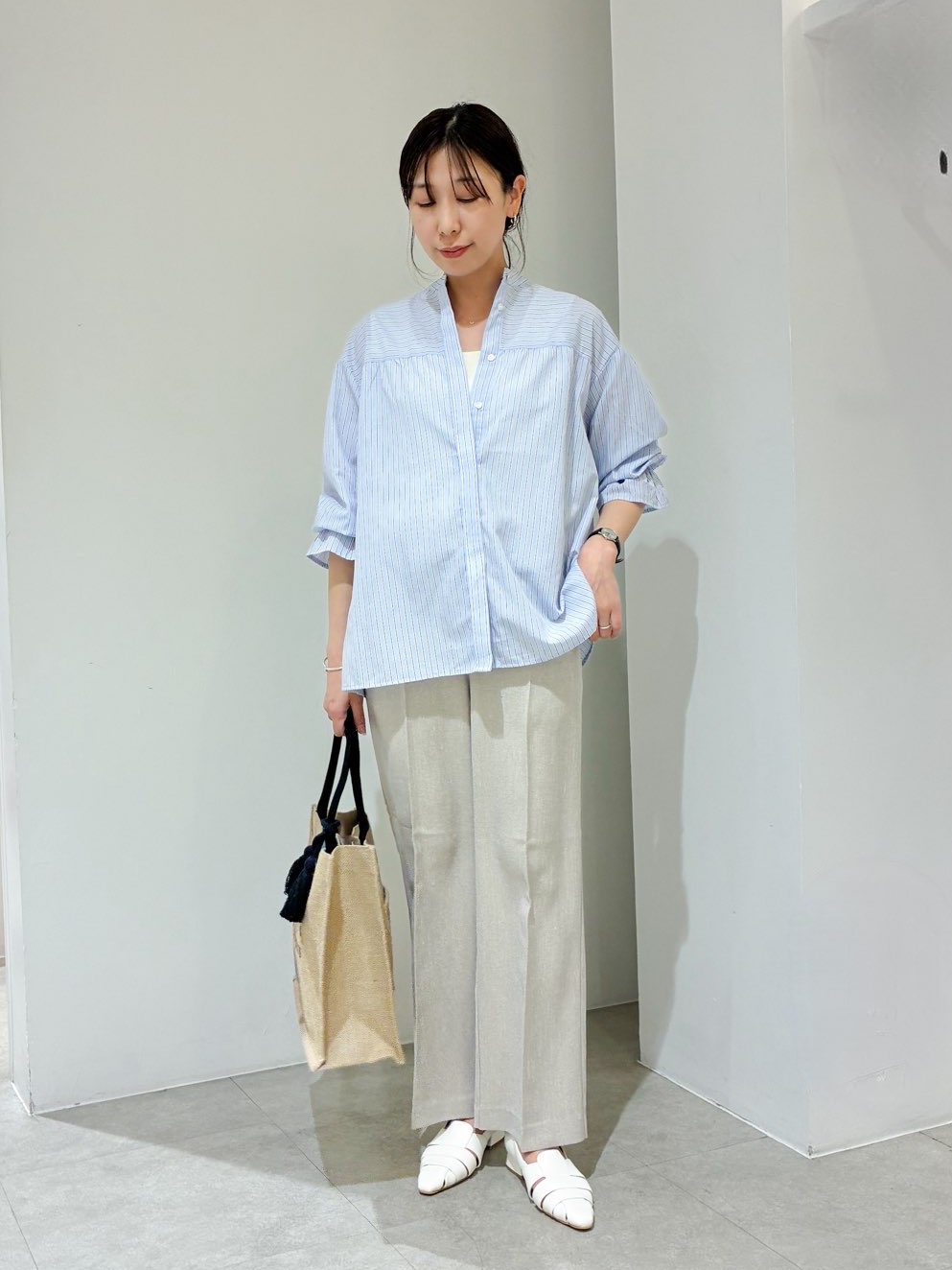 kanakoさんの「grove｜【貴島明日香さん着用／イージーケア／接触冷感】麻混スタンドギャザーシャツ」を使ったコーディネート