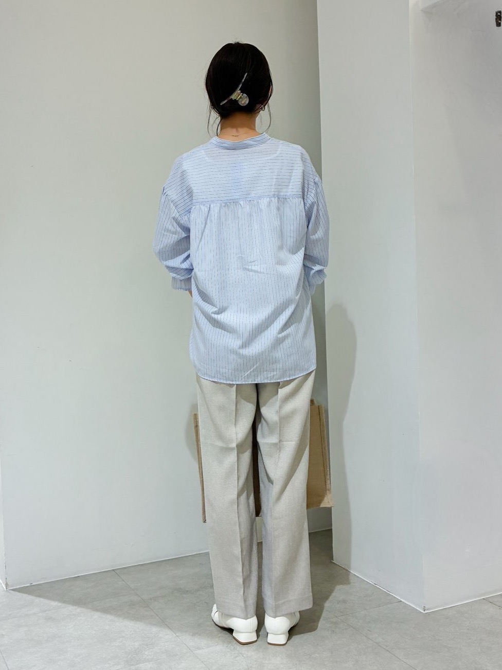 kanakoさんの「grove｜【貴島明日香さん着用／イージーケア／接触冷感】麻混スタンドギャザーシャツ」を使ったコーディネート