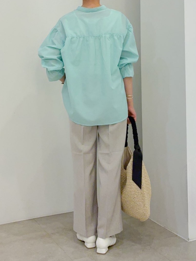kanakoさんの「grove｜【貴島明日香さん着用／イージーケア／接触冷感】麻混スタンドギャザーシャツ」を使ったコーディネート