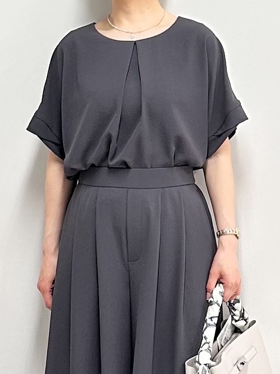 みなこさんの「UNTITLED｜【前後2WAY/はっ水/セットアップ可】リラクシーフレンチスリーブブラウス」を使ったコーディネート