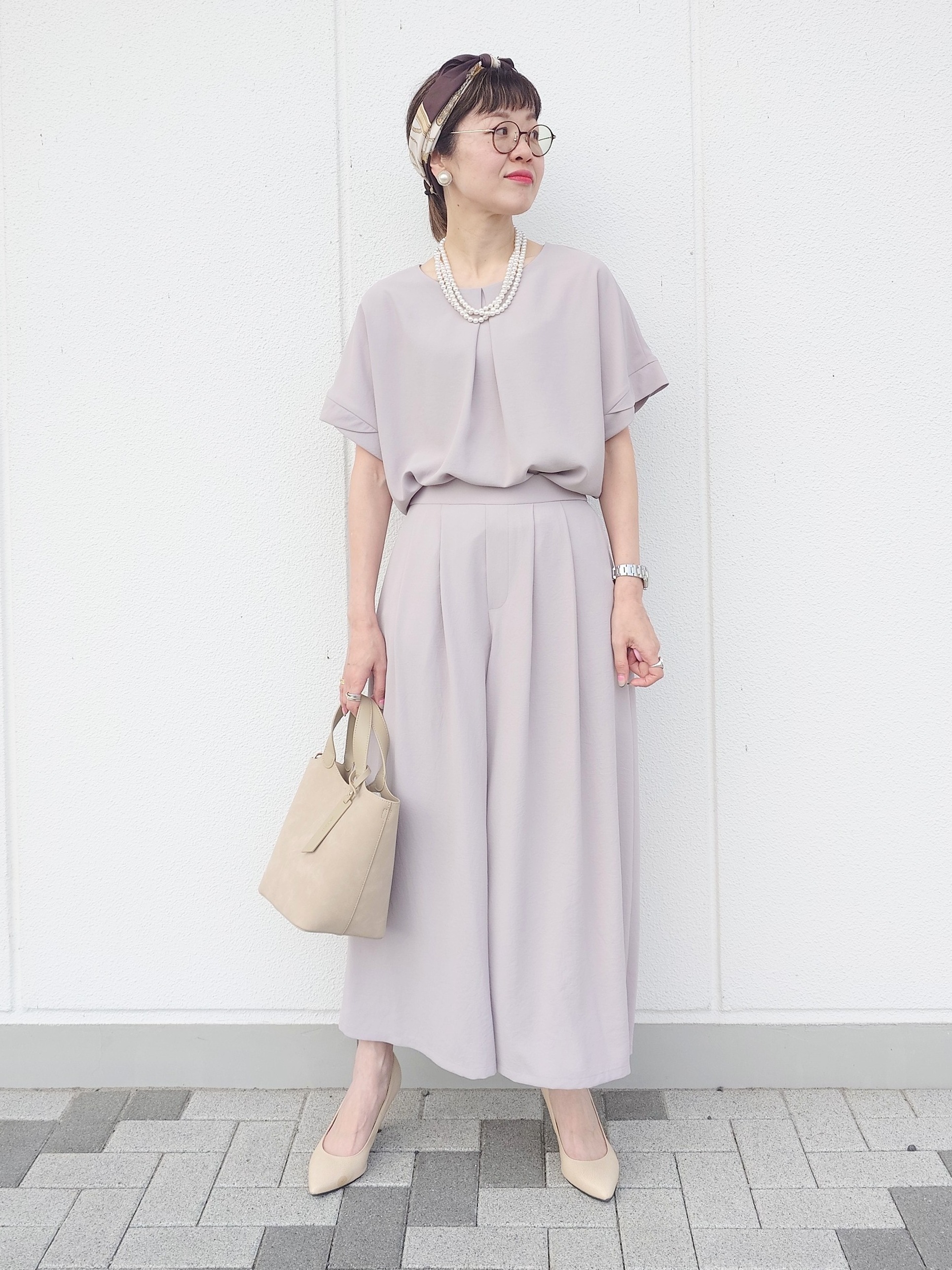 MUTSUKOさんの「UNTITLED｜【UV/接触冷感/セットアップ可】リラクシーキーVネックブラウス」を使ったコーディネート