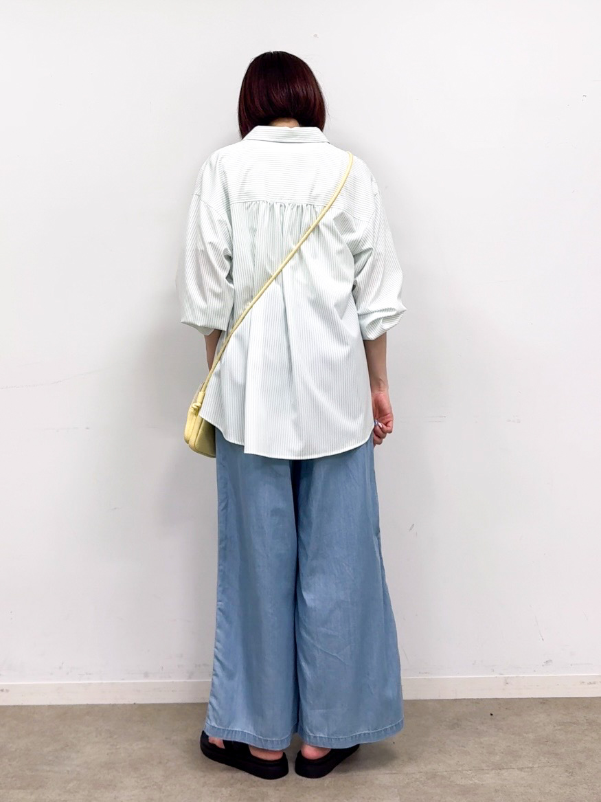 𝐜𝐡𝐢𝐤𝐚さんの「SHOO･LA･RUE｜【ひんやり/UV/吸水速乾/洗濯後しわになりにくい】ラッシュガードにもなる ストライプシャツ」を使ったコーディネート