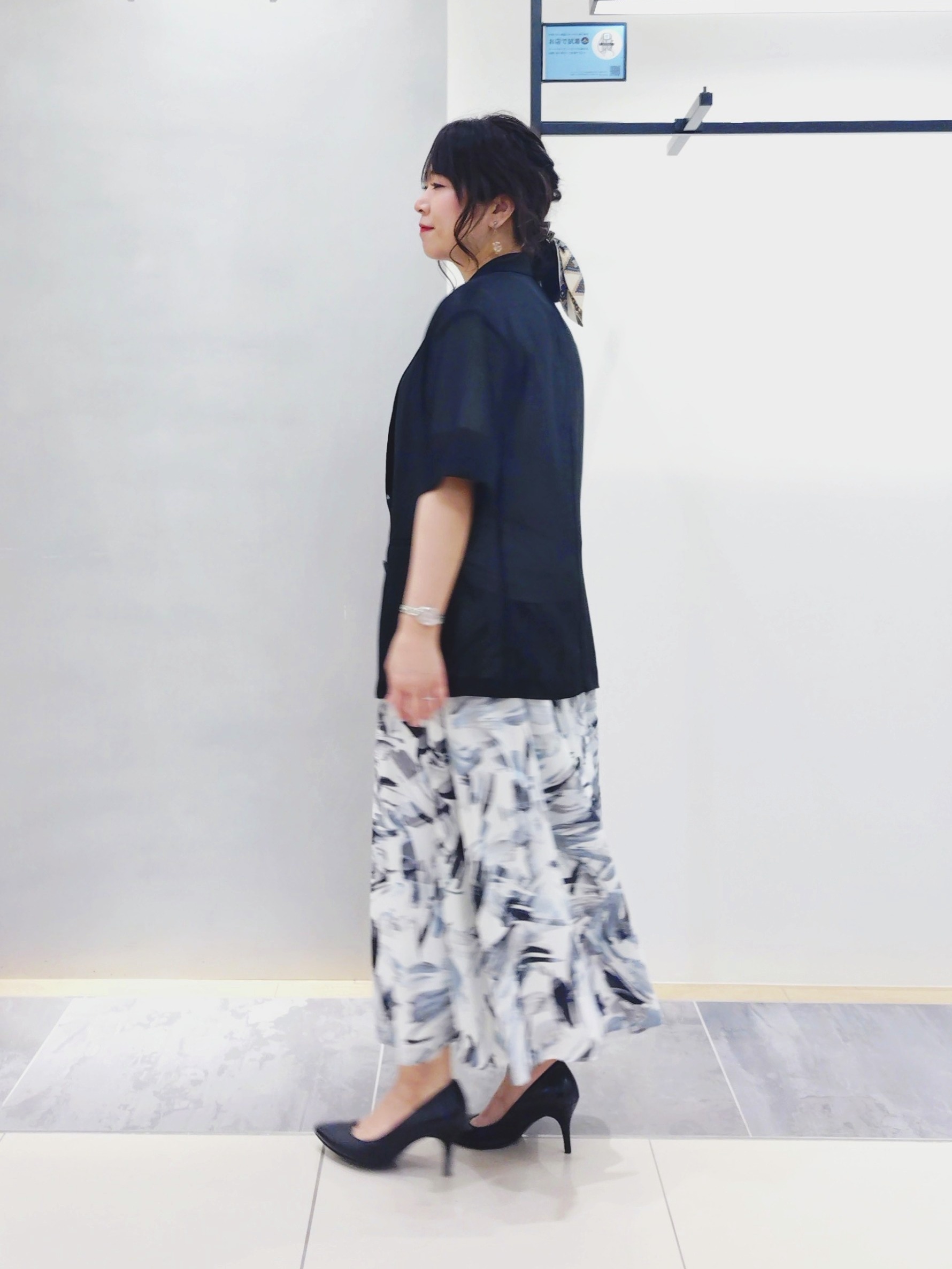 TOMOMIさんの「INDIVI｜【洗える】リーフ柄タックフレアスカート」を使ったコーディネート
