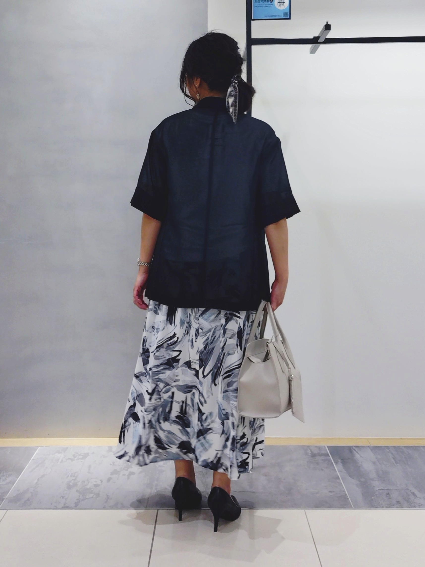 TOMOMIさんの「INDIVI｜【洗える】リーフ柄タックフレアスカート」を使ったコーディネート