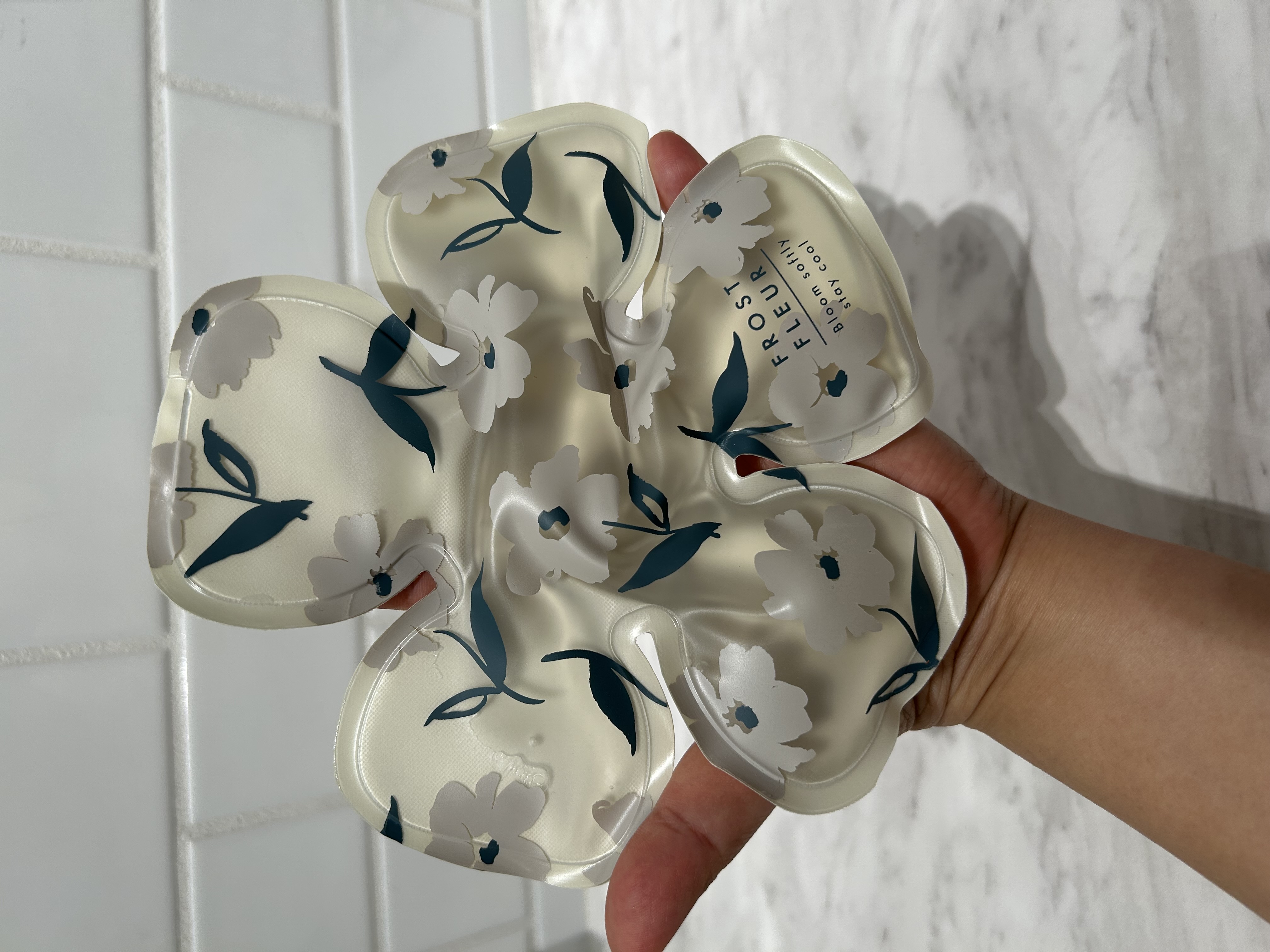 たかともさんの「212 KITCHEN STORE｜フロストフルール ハットピロー BL」を使ったコーディネート