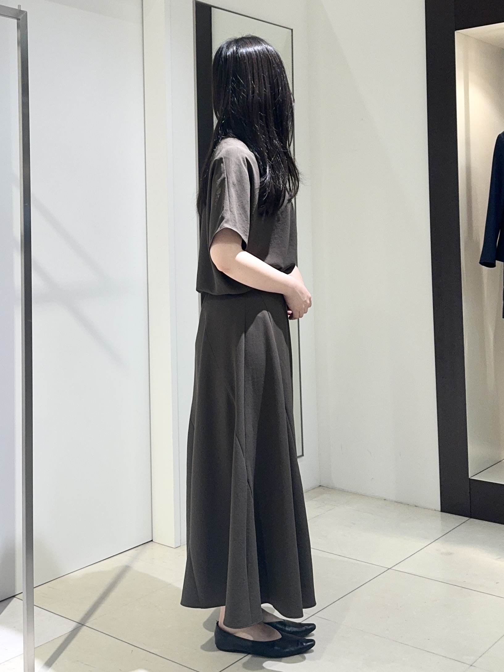 kaoruさんの「UNTITLED｜【UV/接触冷感/セットアップ可】リラクシーキーVネックブラウス」を使ったコーディネート
