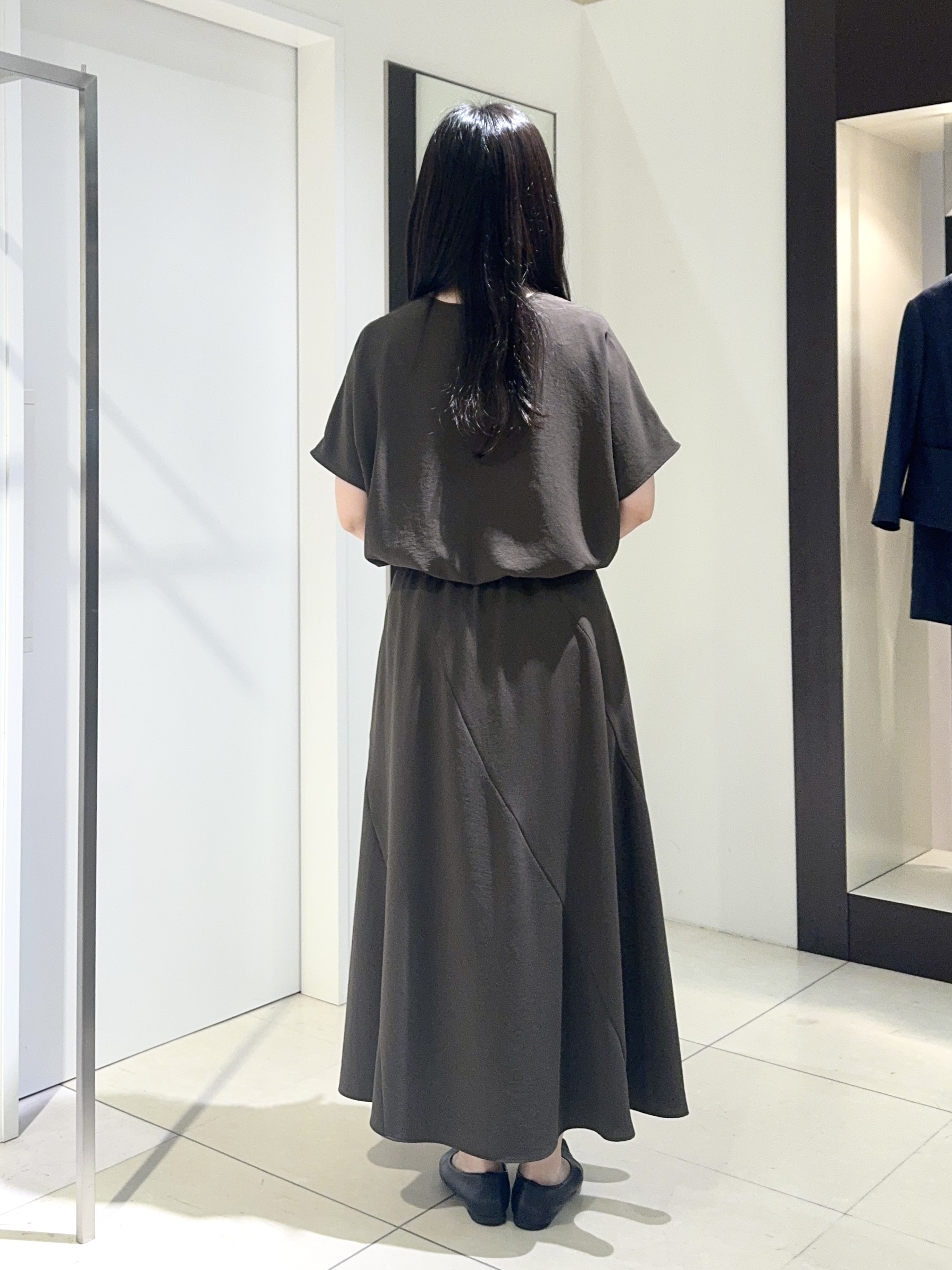 kaoruさんの「UNTITLED｜【UV/接触冷感/セットアップ可】リラクシーキーVネックブラウス」を使ったコーディネート